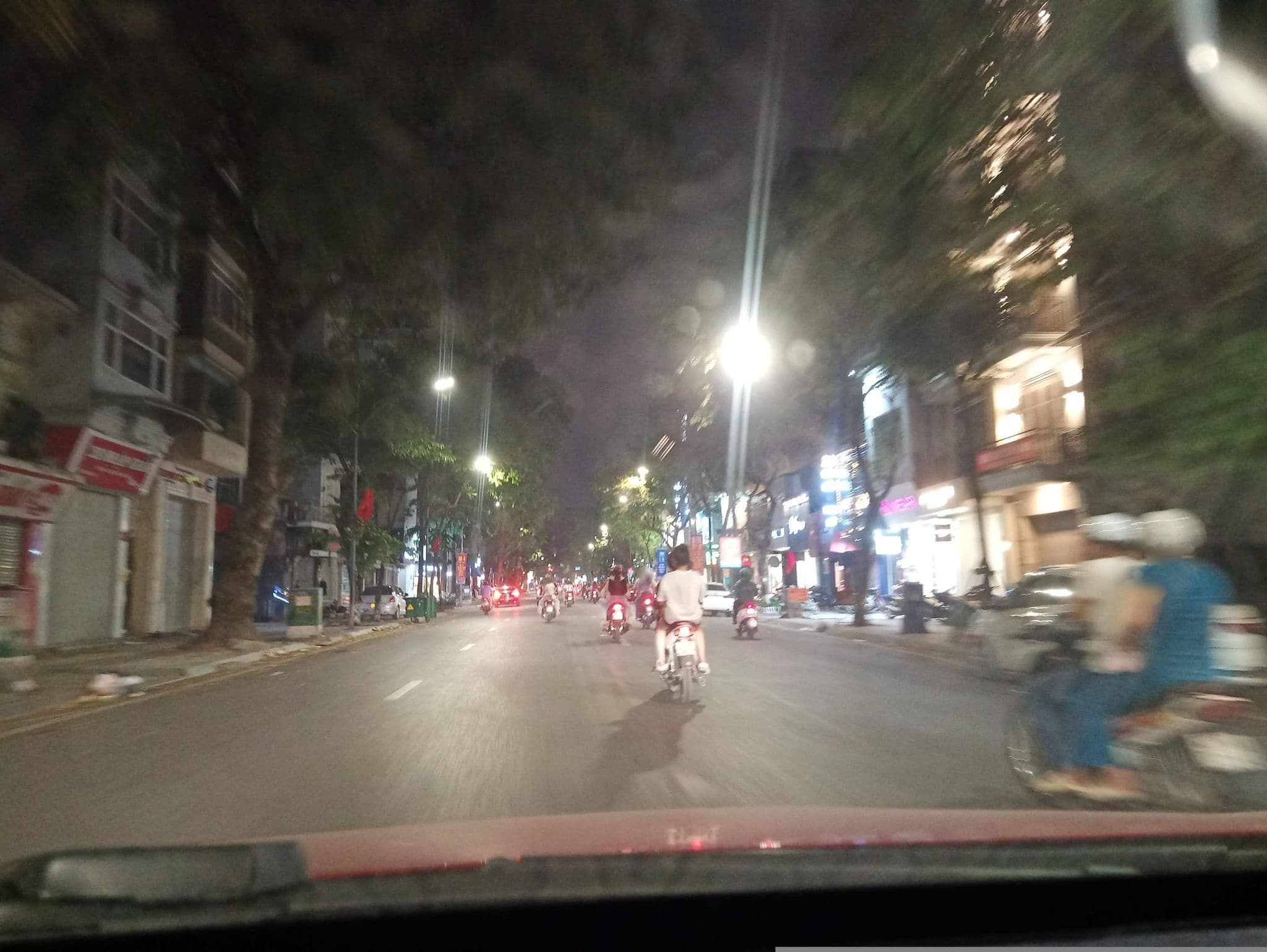 Street view near Cherry Hotel ( 291 Phố Huế ), Hai Bà Trưng — © hn_front_1 (CC BY-SA · Mapillary)