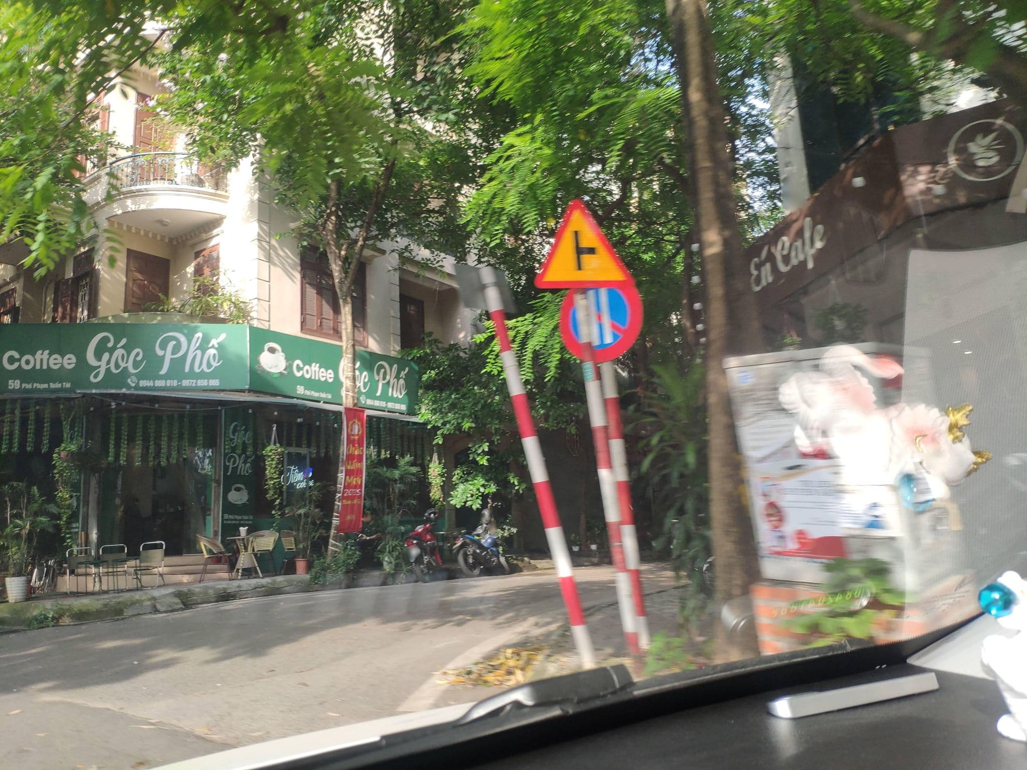 Street view near Huong Sen Hotel 2, Mai Dịch — © hn_right_1 (CC BY-SA · Mapillary)