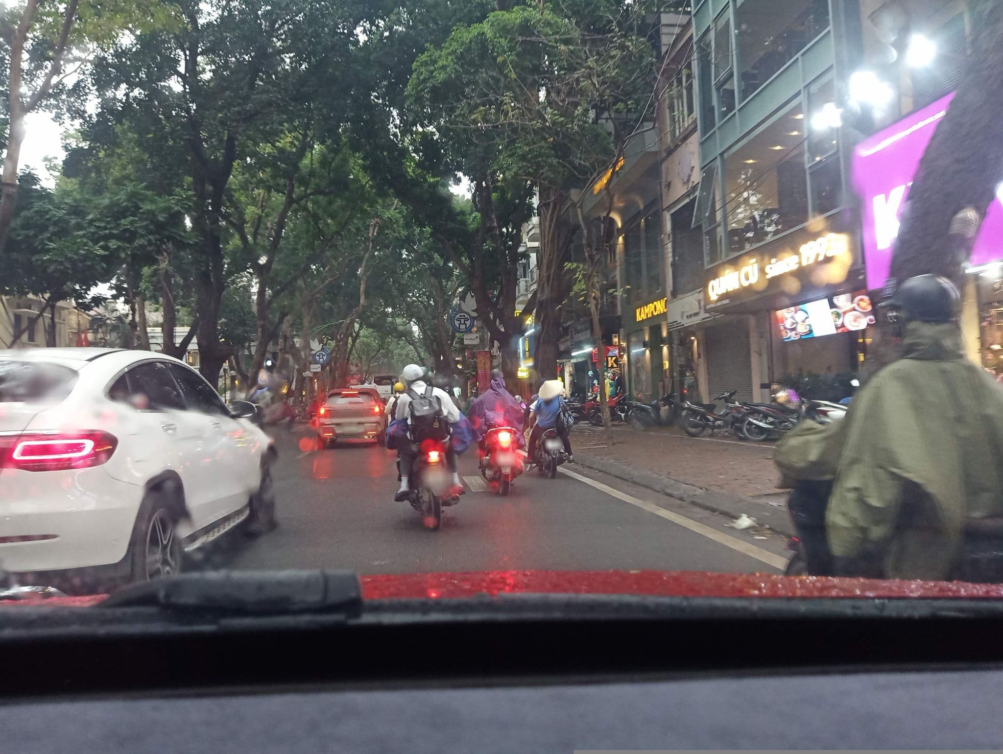 Street view near IDC White House, Yên Phụ — © hn_front_1 (CC BY-SA · Mapillary)