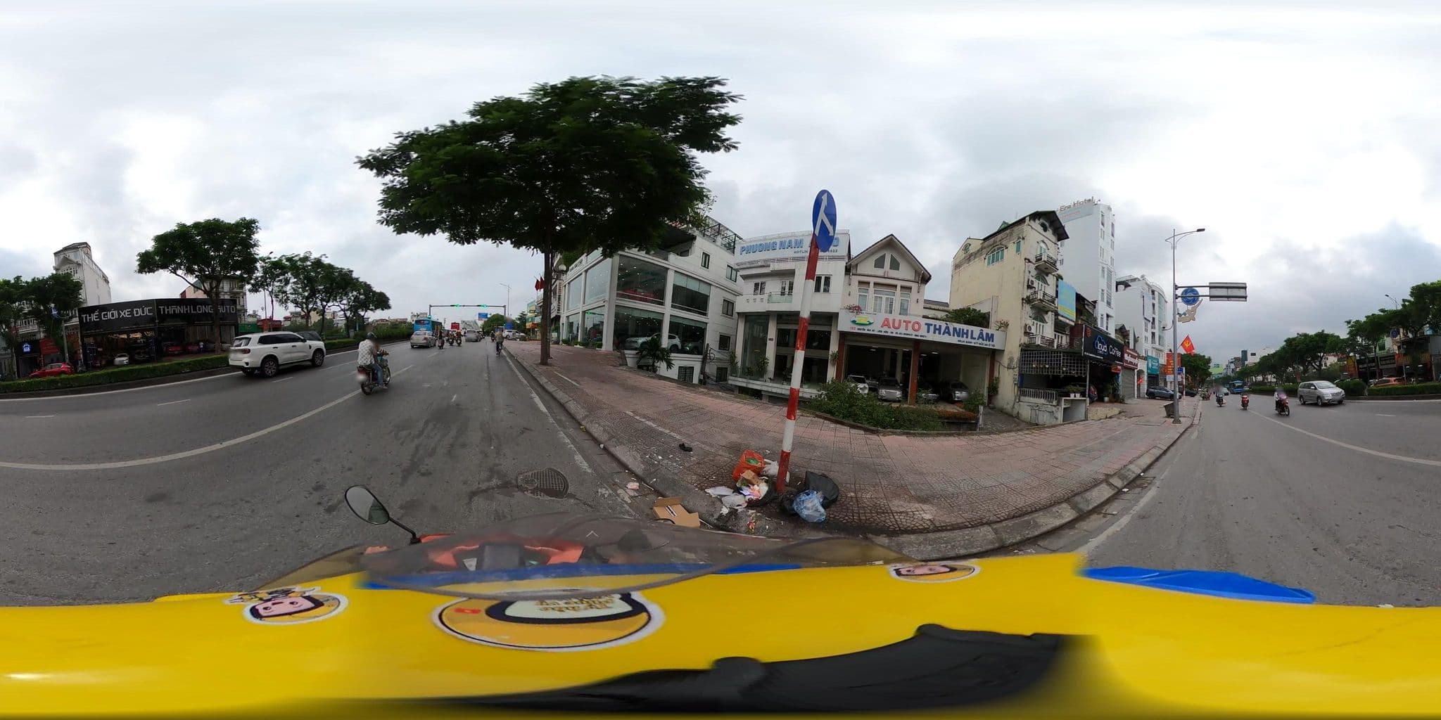 Street view near Phương Trang Hotel, Bồ Đề — © bemaps2_hn (CC BY-SA · Mapillary)