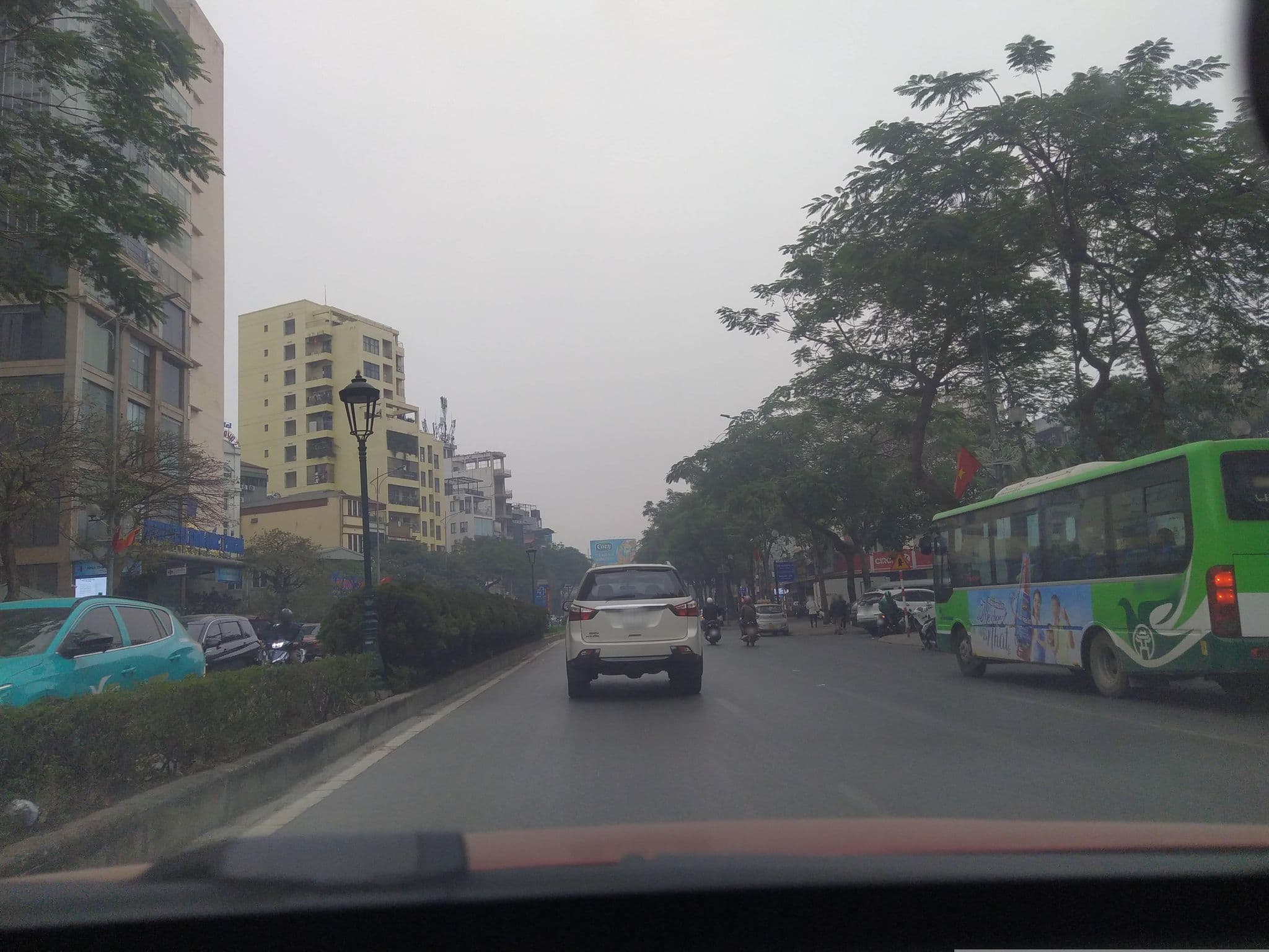Street view near Vesna Hotel, Bồ Đề — © hn_front_1 (CC BY-SA · Mapillary)
