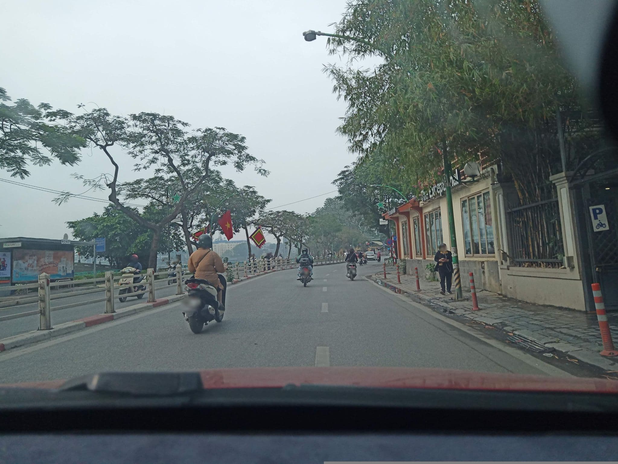 Street view near Elegant suites, Yên Phụ — © hn_front_1 (CC BY-SA · Mapillary)