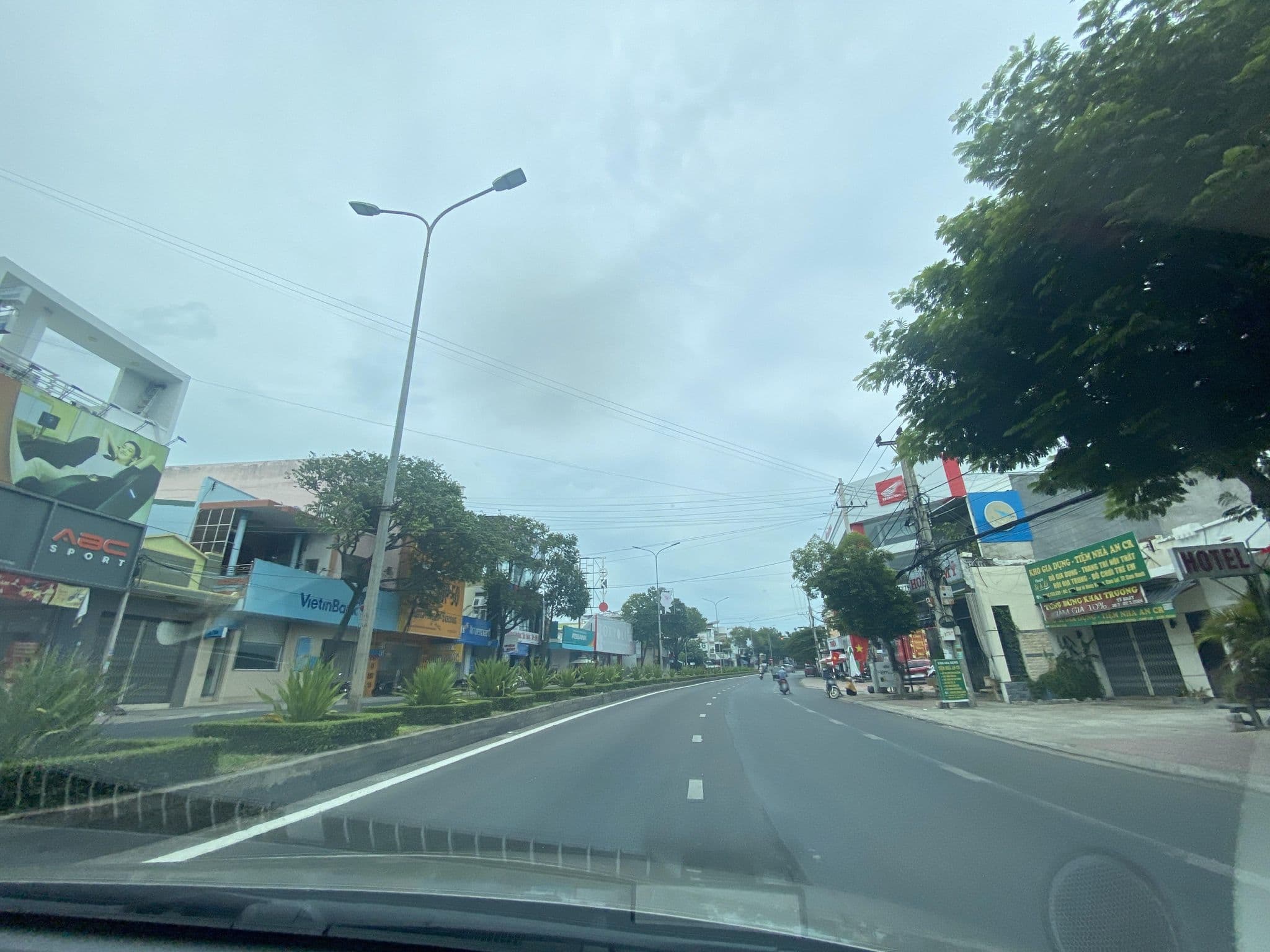 Street view near Hoang Pho Hotel, Cam Ranh — © DriveWithHoang (CC BY-SA · Mapillary)