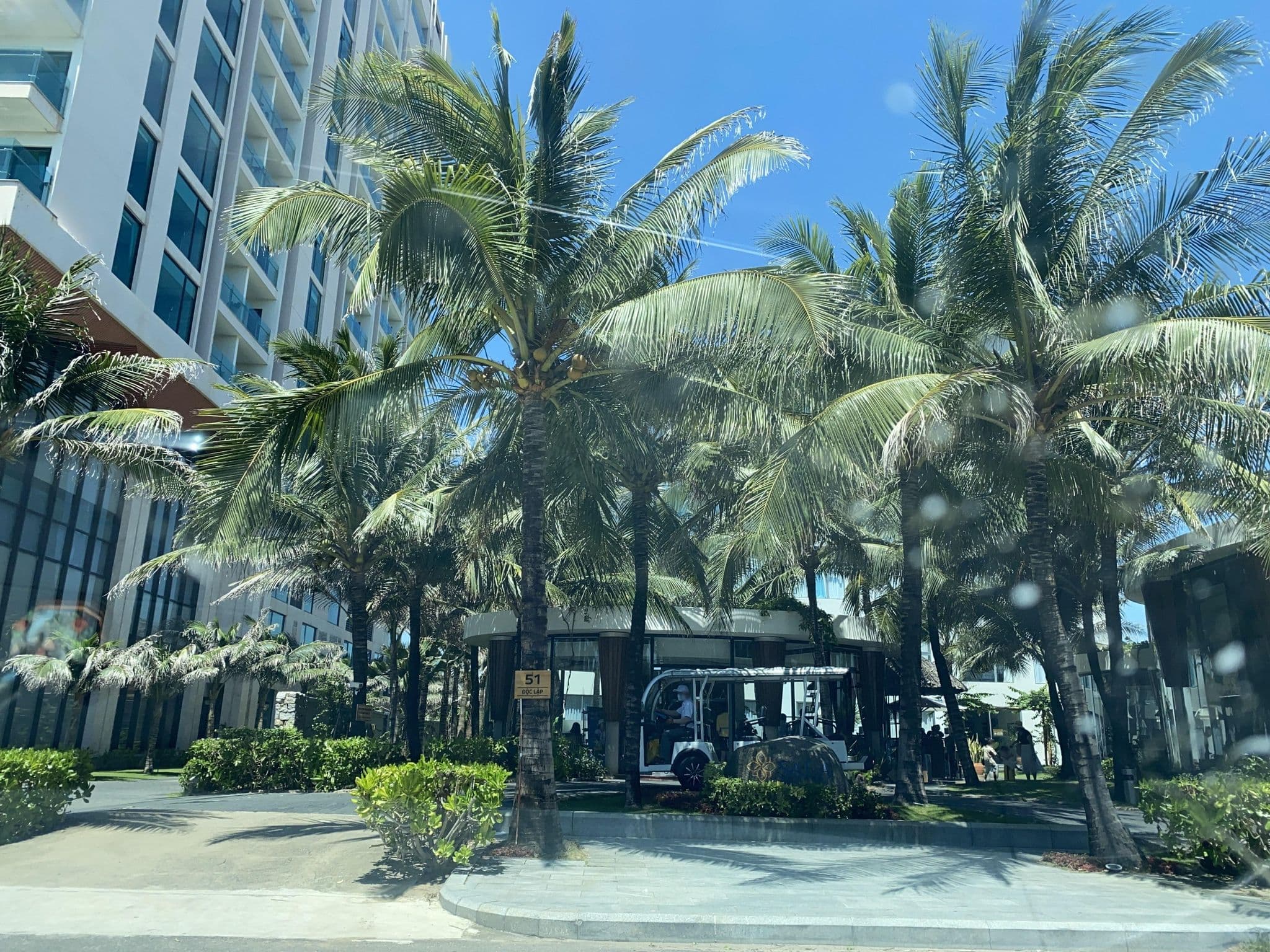 Street view near Sala Tuyhoa Beach Resort, Tuy Hòa — © DriveWithHoang (CC BY-SA · Mapillary)