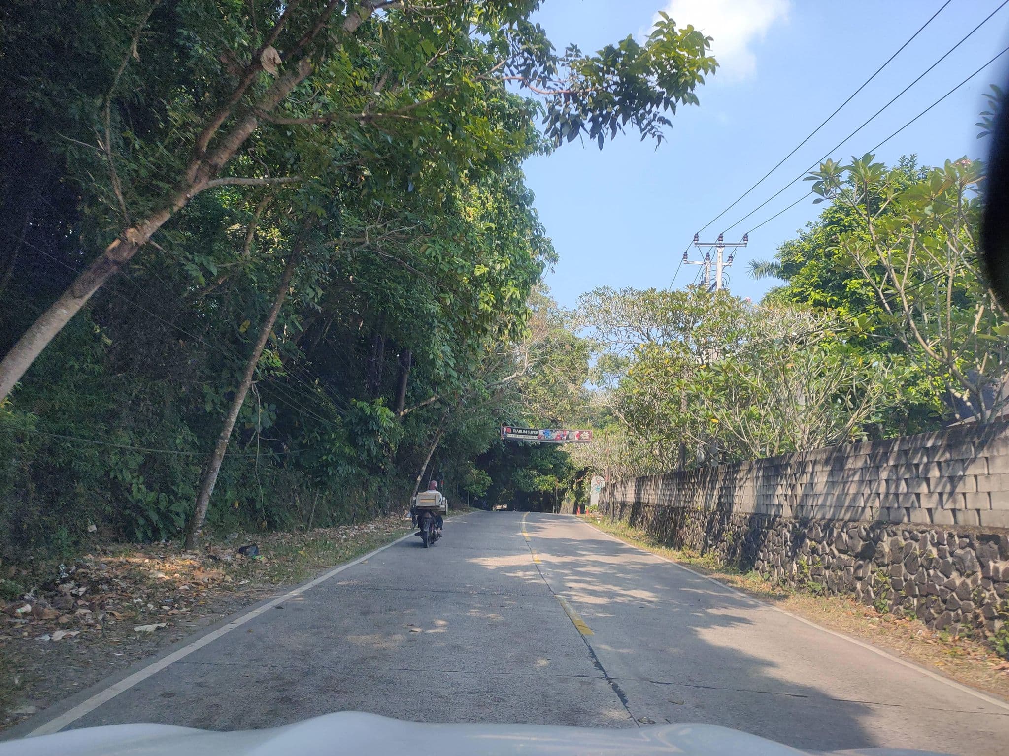 Street view near Maxone Hotels.com @ Anyer, Labuan — © Kaart_Local (CC BY-SA · Mapillary)
