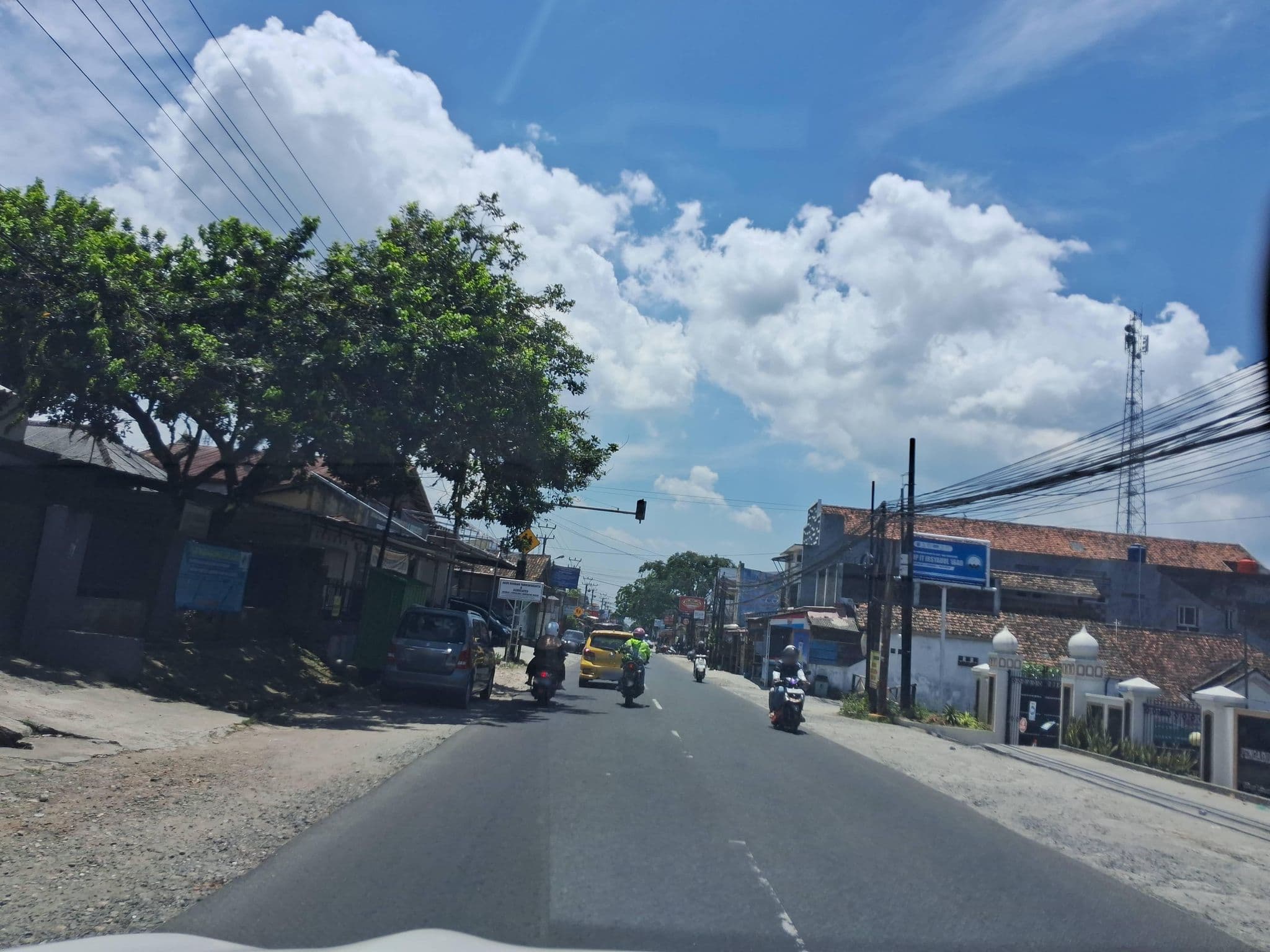 Street view near Wisma PKPRI Pandeglang, Pandeglang — © Kaart_Local (CC BY-SA · Mapillary)