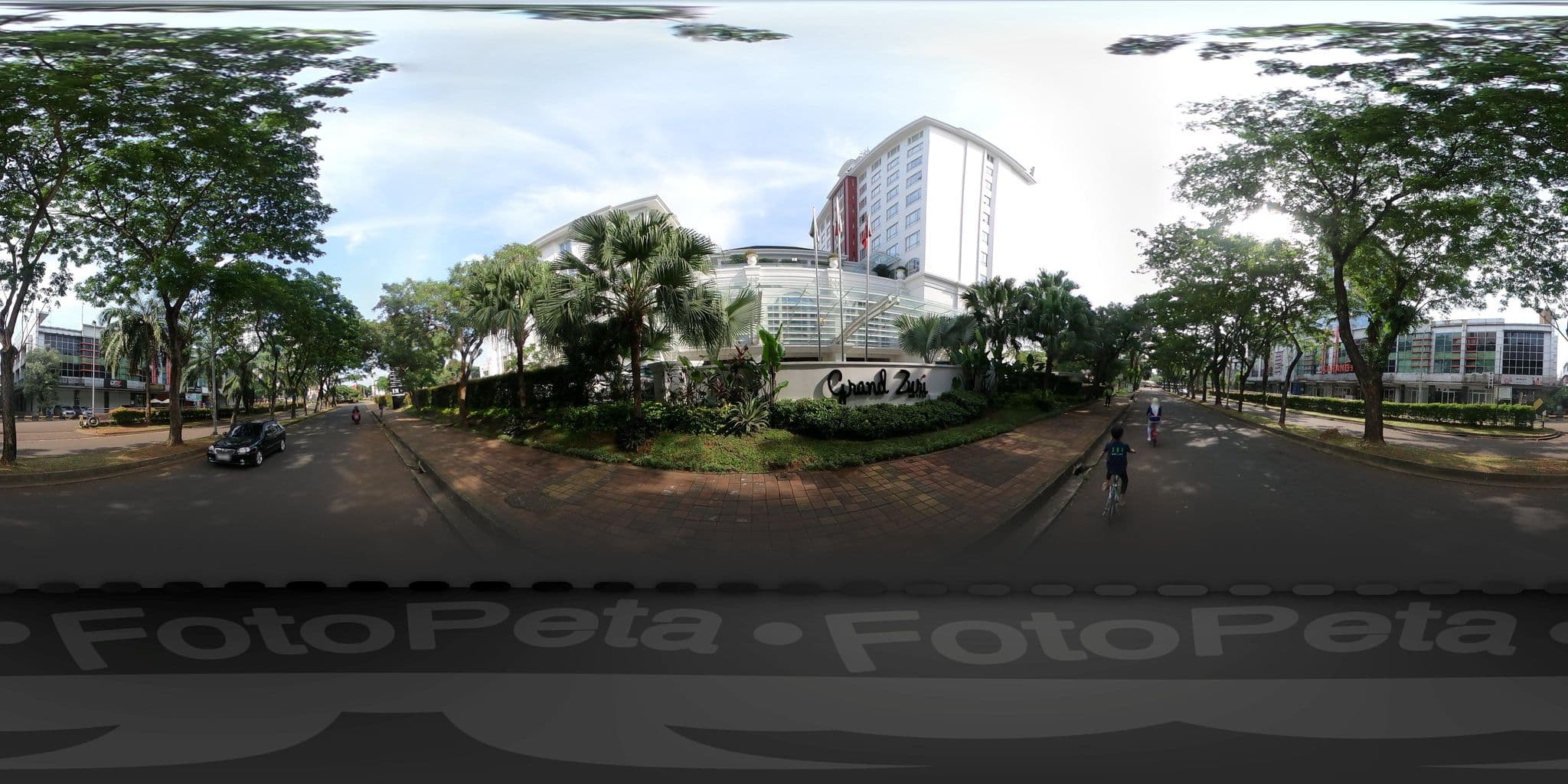 Street view near Swimming Pool Grand Zuri Hotel, Serpong — © FotoPeta (CC BY-SA · Mapillary)