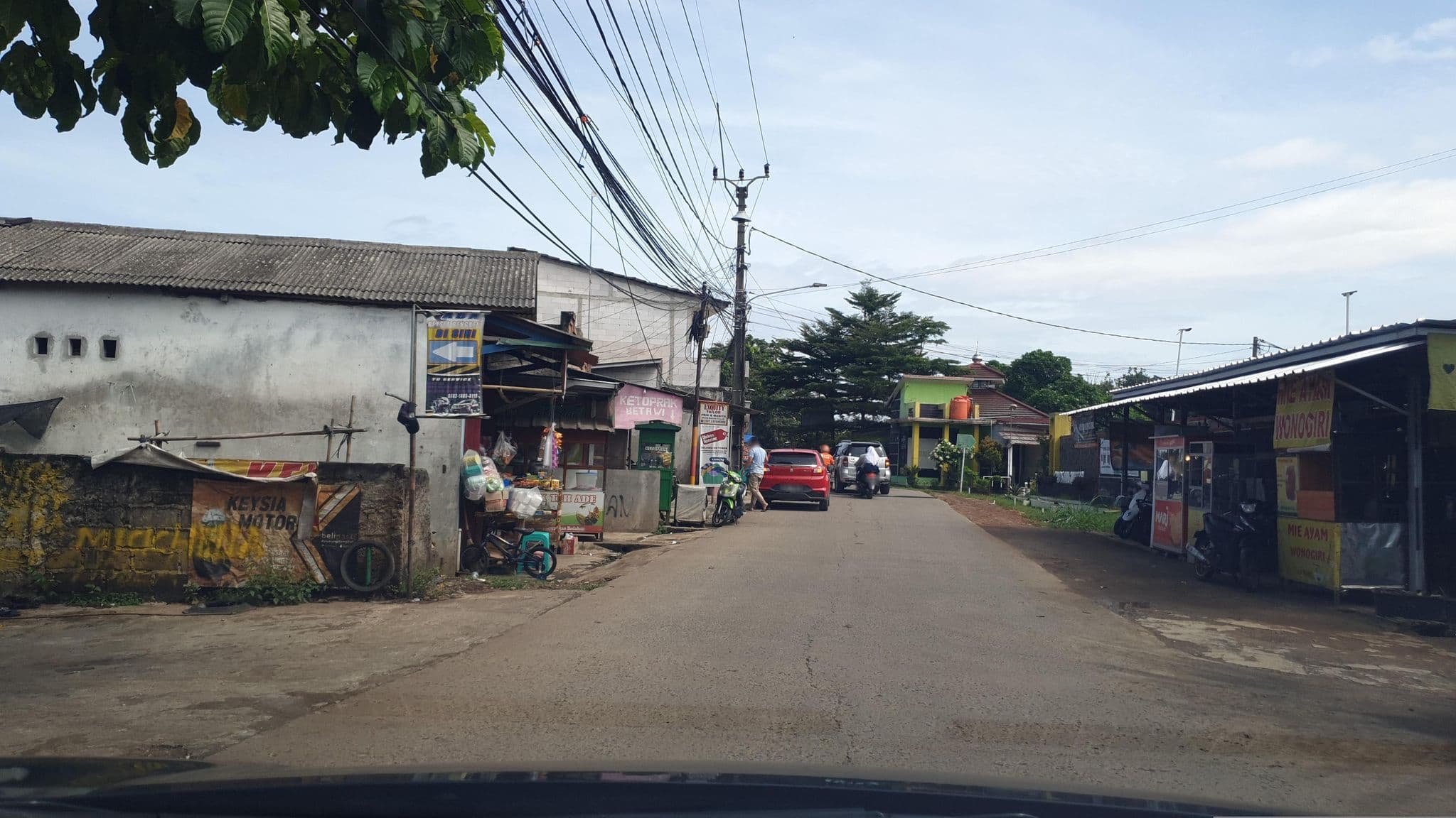 Street view near Nova Pitoyo Heaven, Sawangan — © Kaart_Local (CC BY-SA · Mapillary)