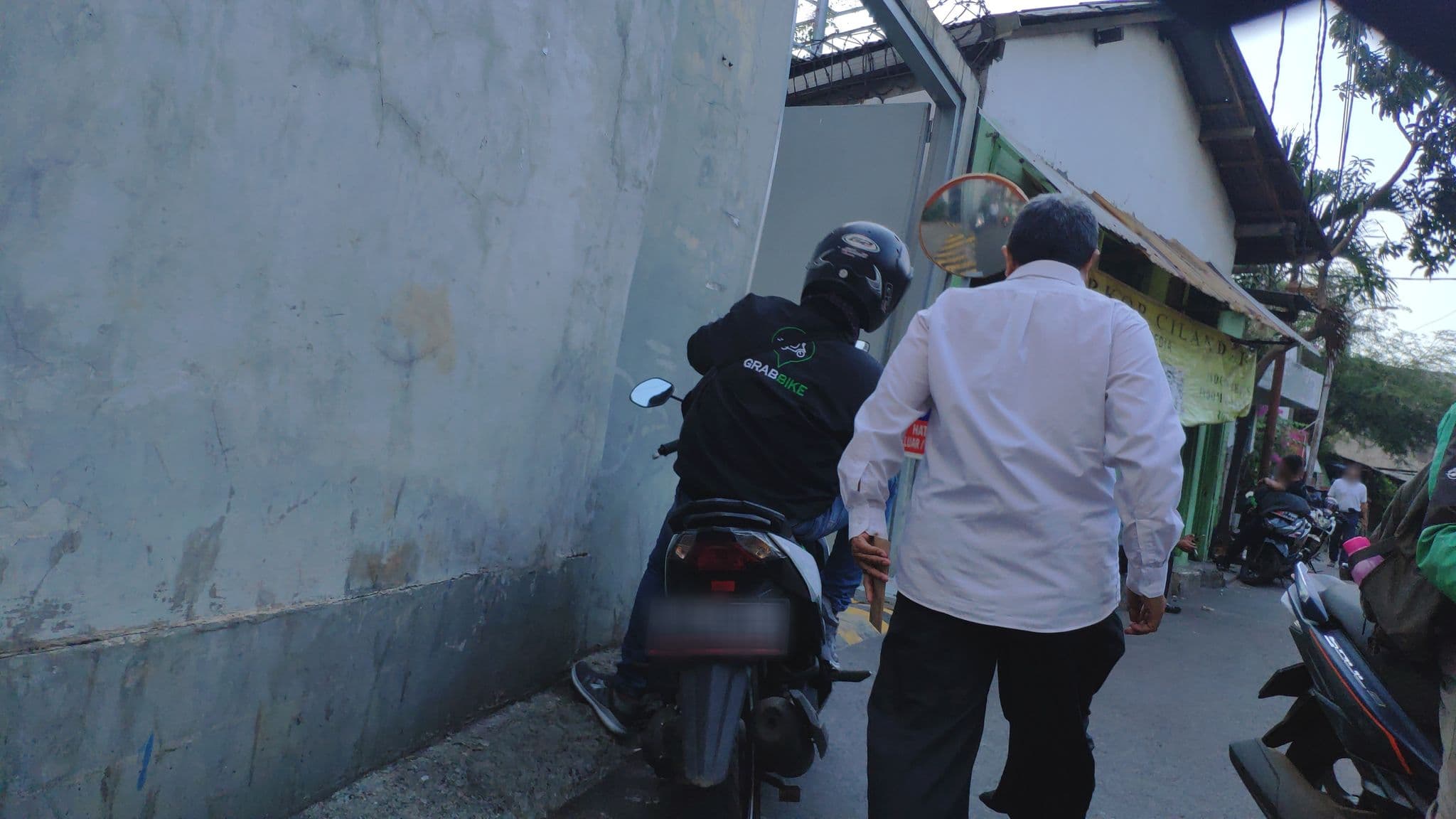 Street view near Panorama Tours TBS, Pamulang — © heru_tri_setiawan (CC BY-SA · Mapillary)