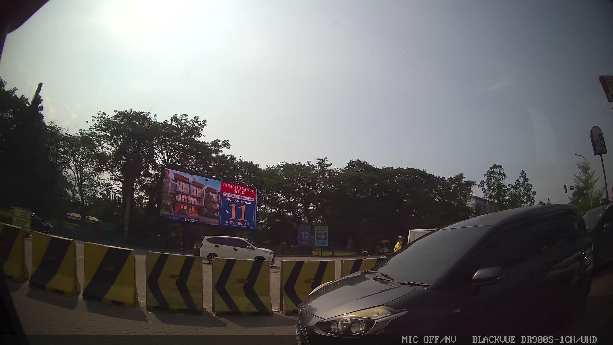 Street view near Ibis Styles Hotel Bandara Soetta, Teluknaga — © Kaart---RIGHT (CC BY-SA · Mapillary)