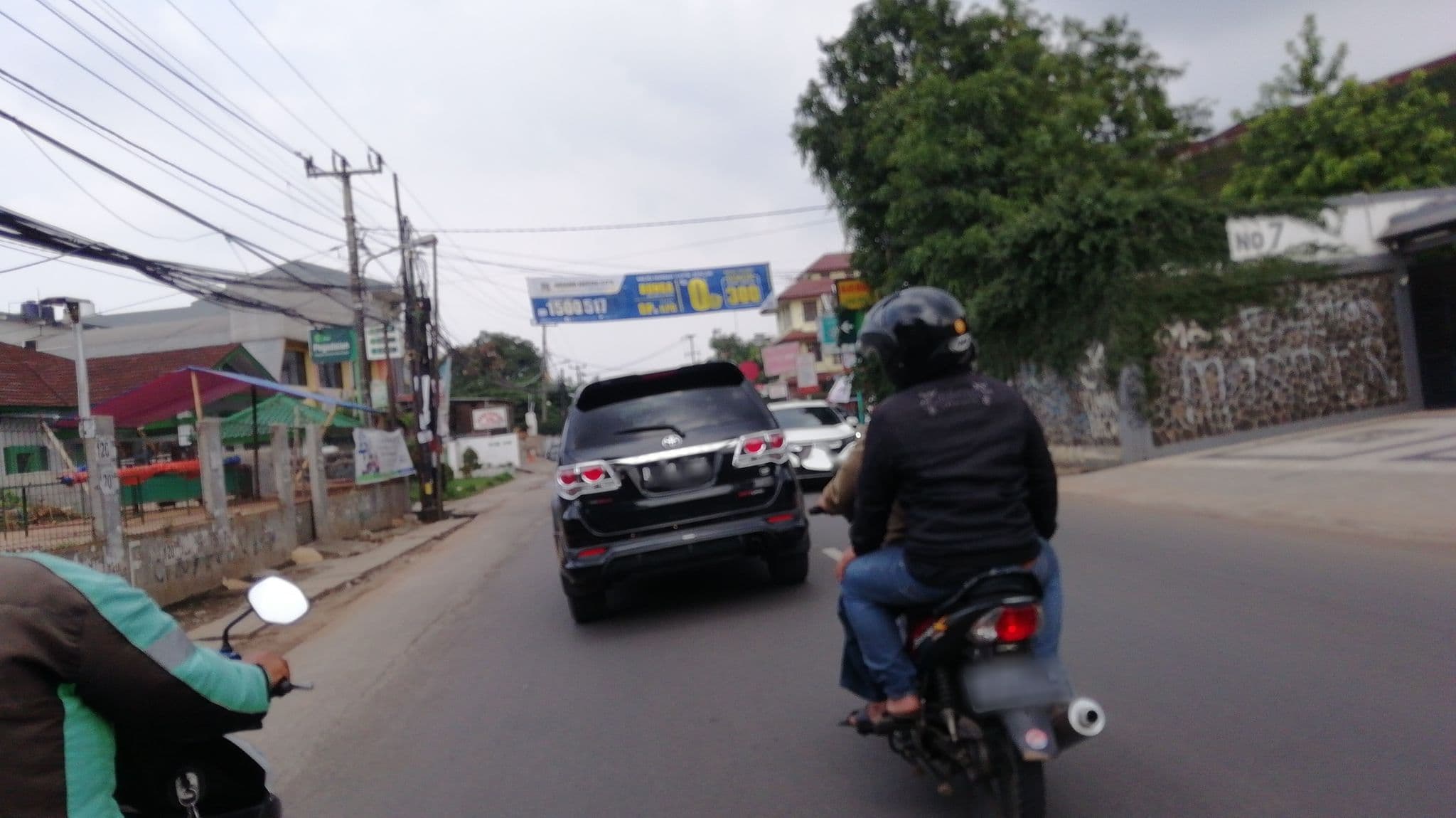 Street view near Le Dian Hotel, Depok — © marchel (CC BY-SA · Mapillary)