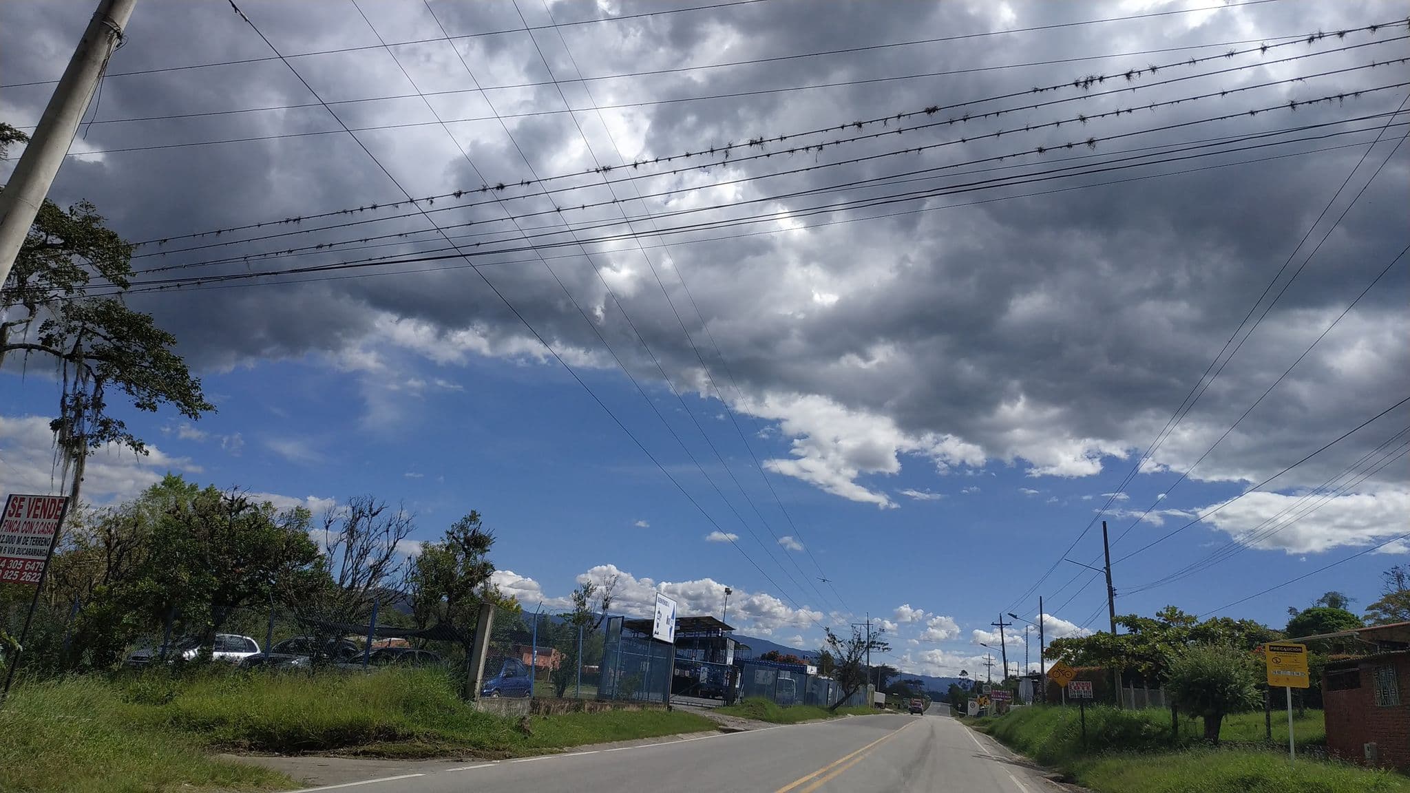 Street view near Hotel Aranda, Güepsa — © edwingutierrez (CC BY-SA · Mapillary)