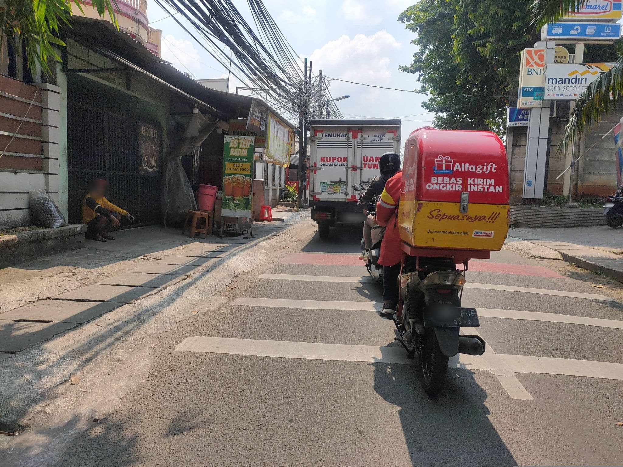 Street view near Maraya Prima Hotwl, Depok — © Kaart_Local (CC BY-SA · Mapillary)
