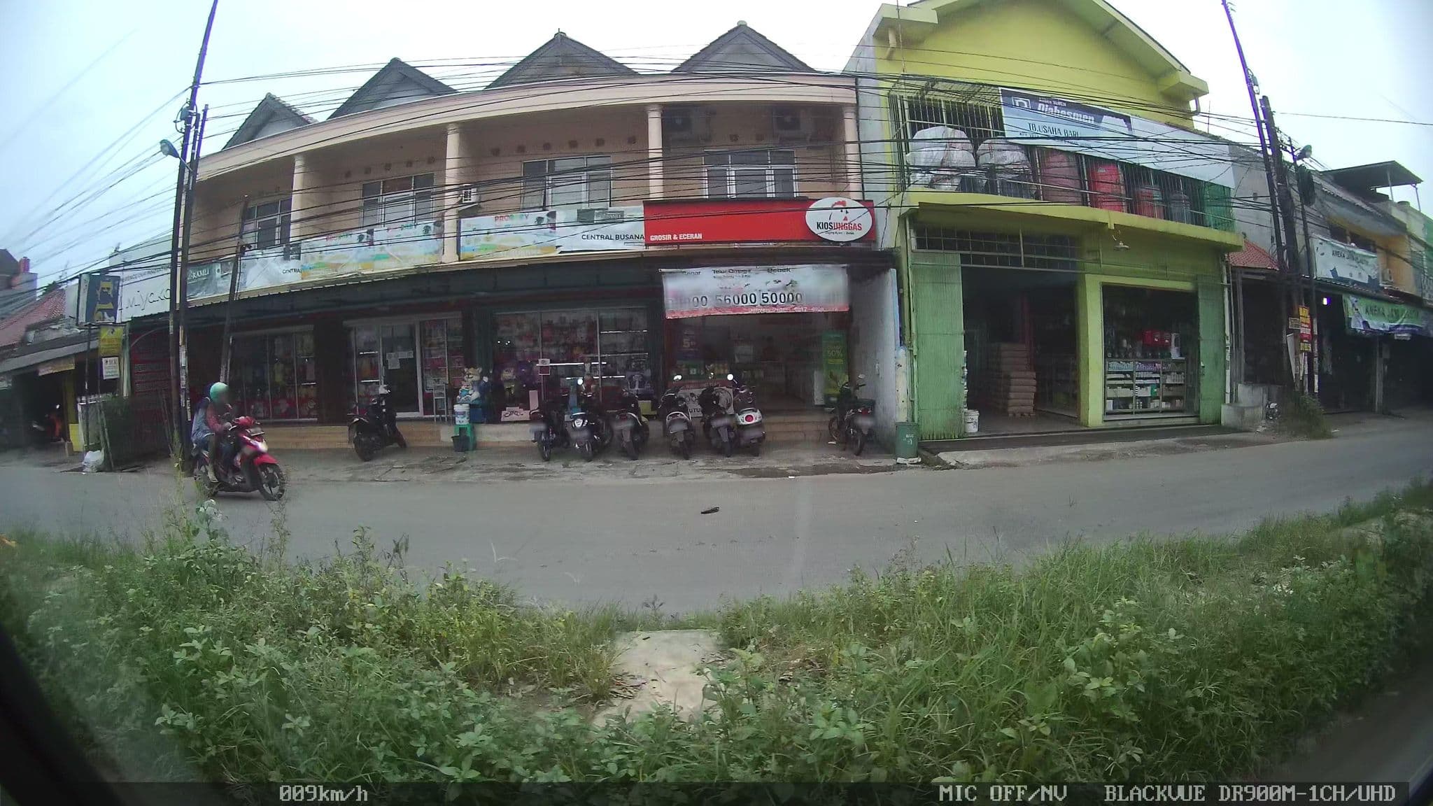 Street view near The Sampireun Village Resort & Spa, Cileungsir — © kaart_2 (CC BY-SA · Mapillary)