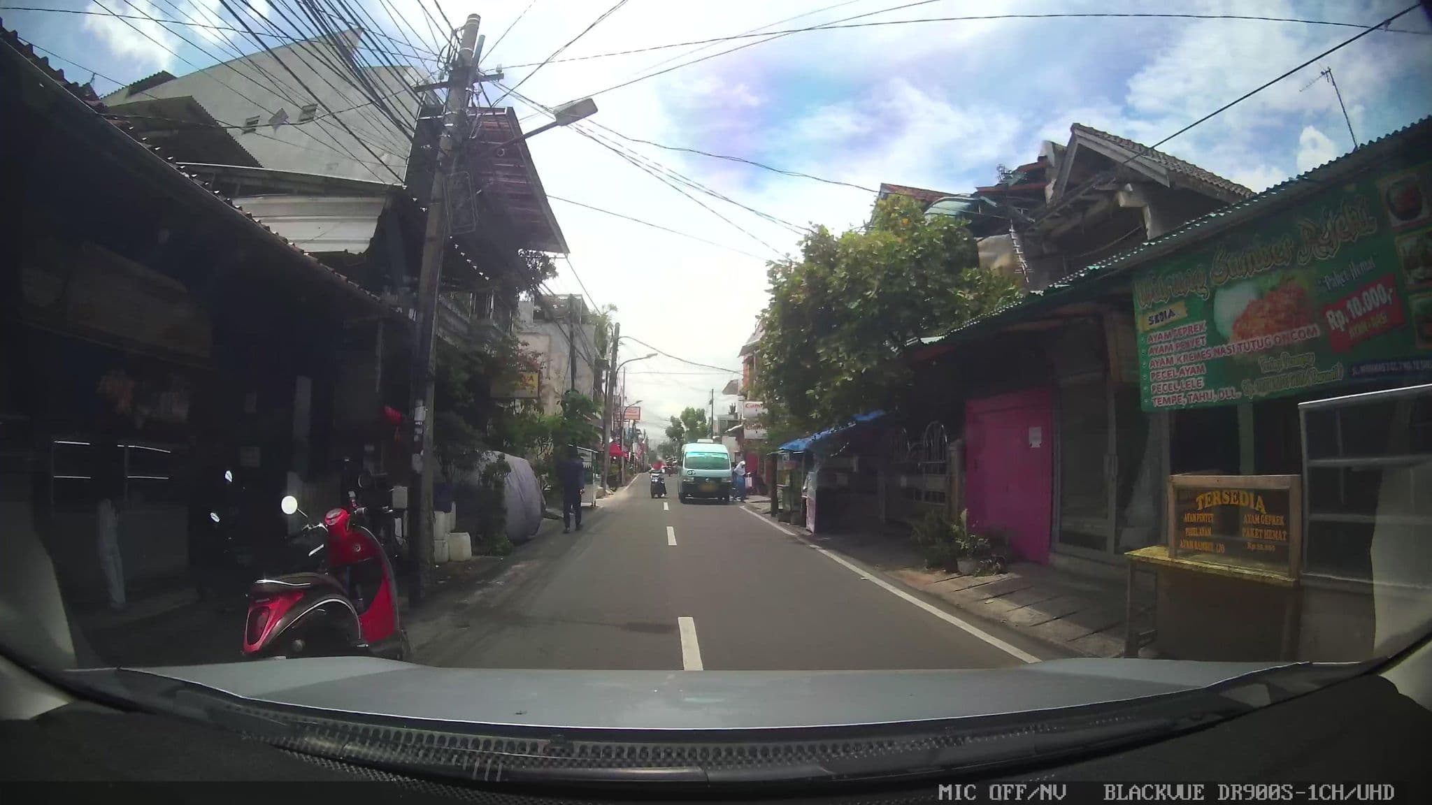 Street view near Natasya Kost, Utan — © Kaart---FRONT (CC BY-SA · Mapillary)