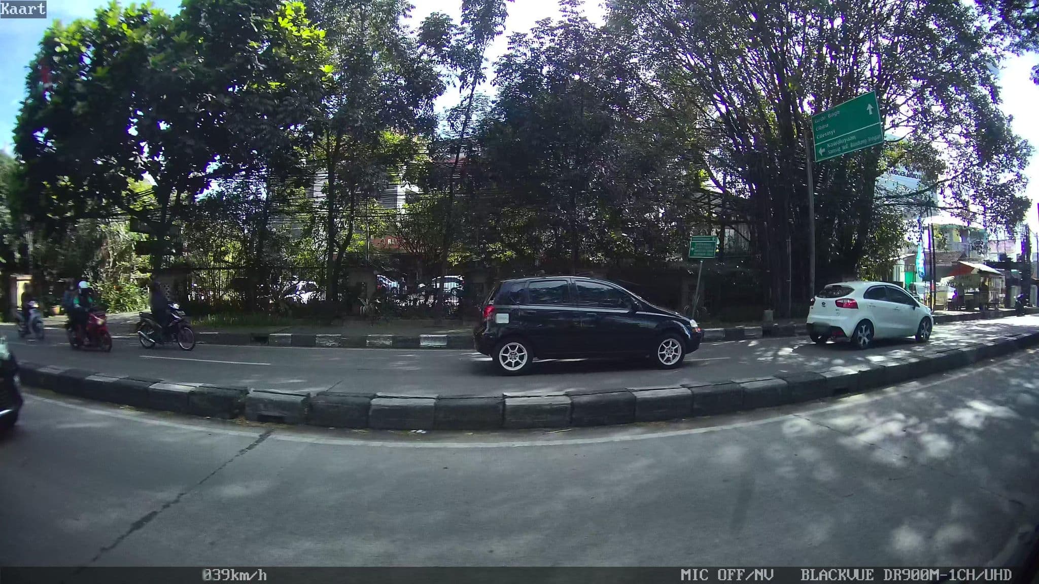 Street view near Baliworld hotel, Bandung — © kaart_2 (CC BY-SA · Mapillary)