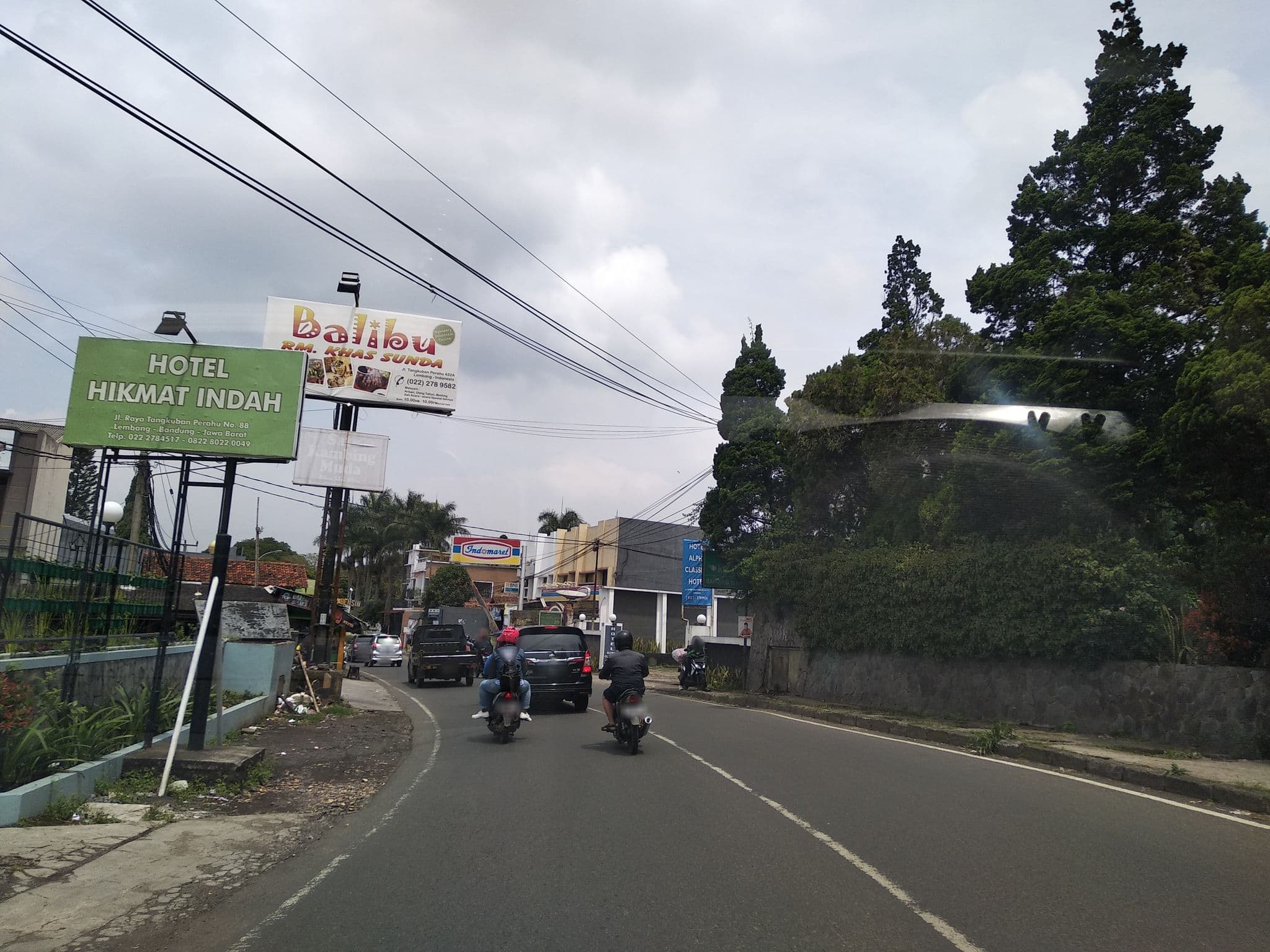 Street view near Hotel Hikmah Indah Lembang, Lembang — © arubi (CC BY-SA · Mapillary)