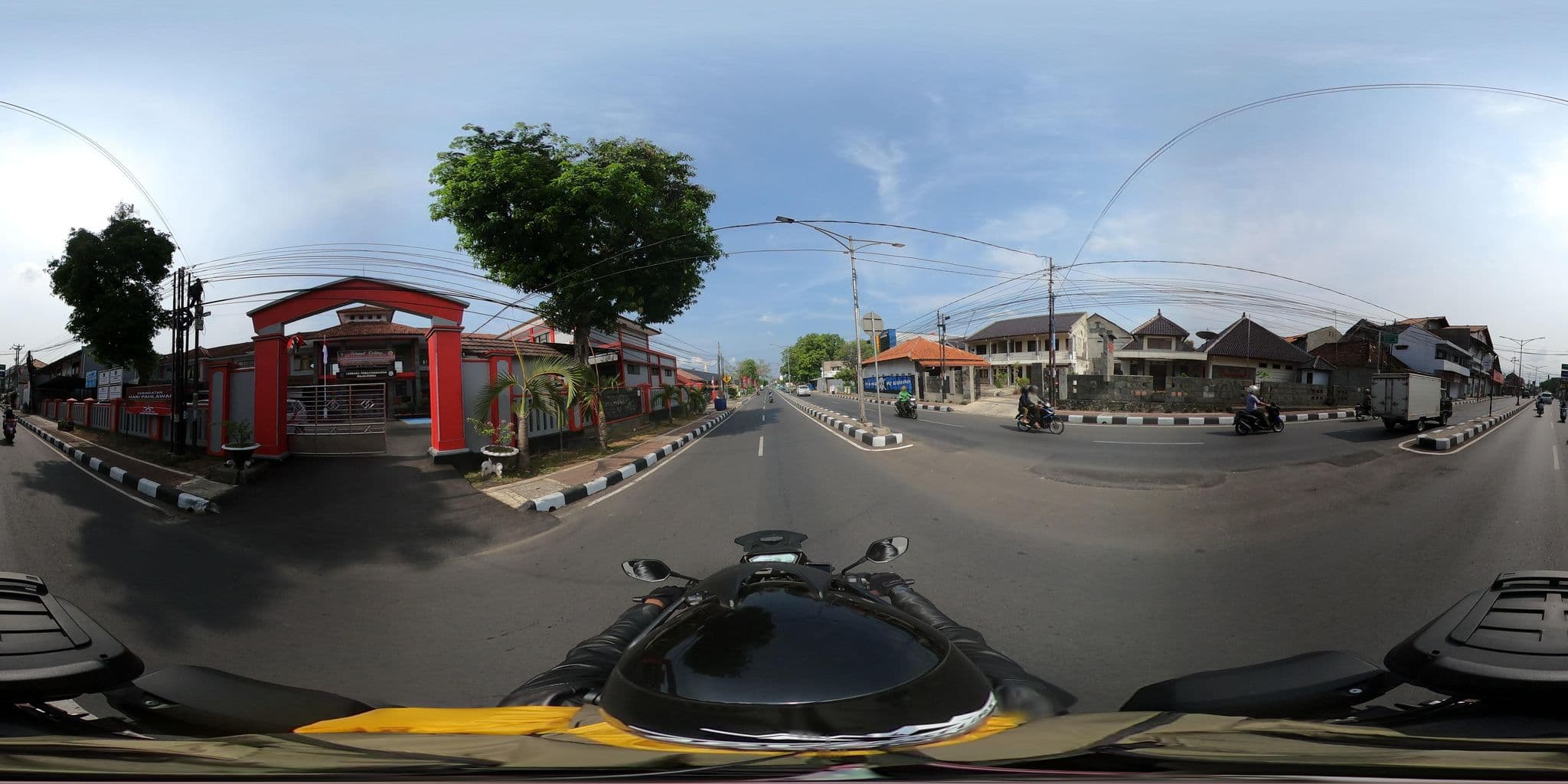 Street view near Hotel Sederhana Baru Mjlk, Majalengka — © Kaart_Local (CC BY-SA · Mapillary)