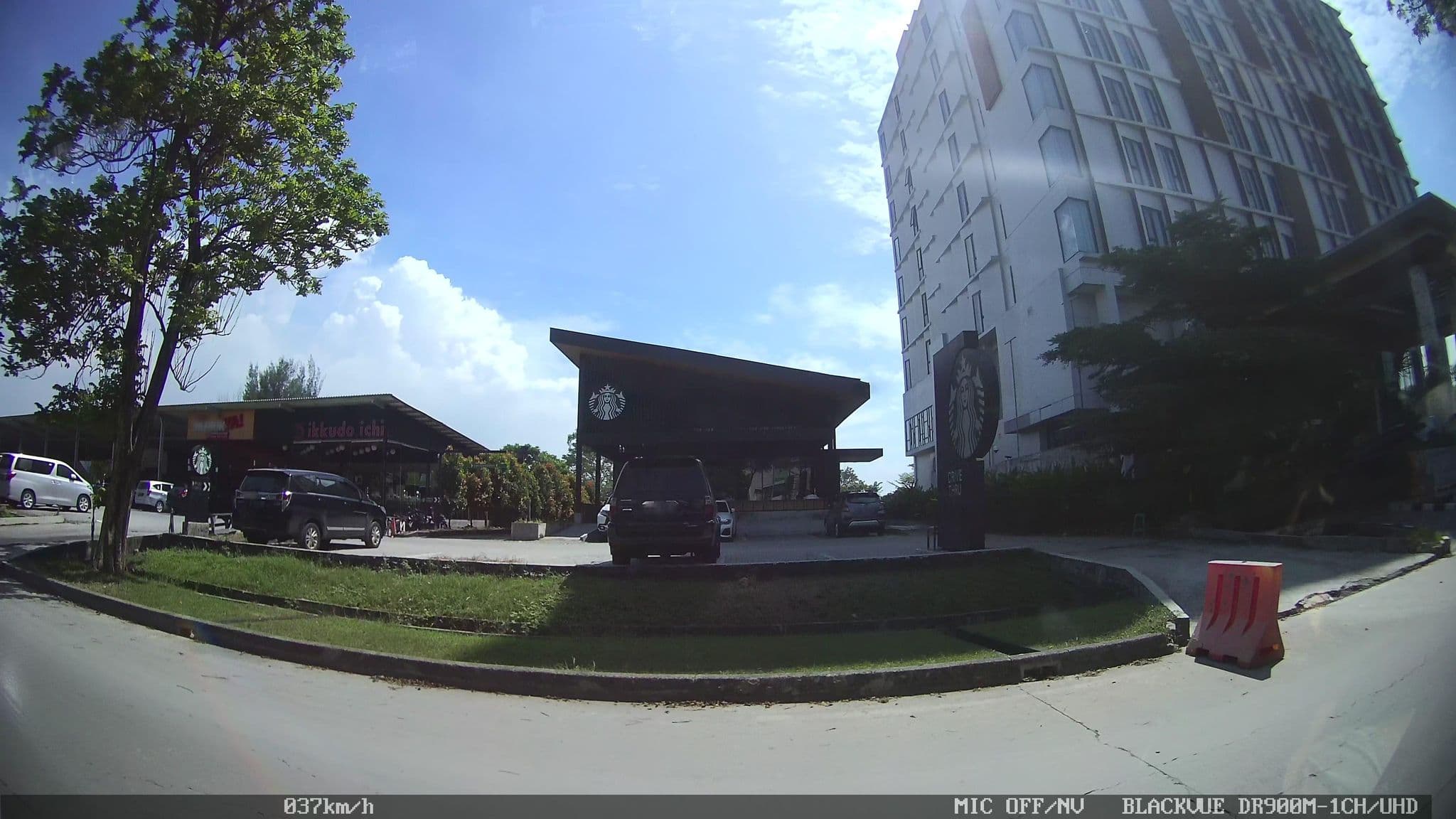 Street view near Harper Cikarang by Aston, Cikarang — © kaart_2 (CC BY-SA · Mapillary)