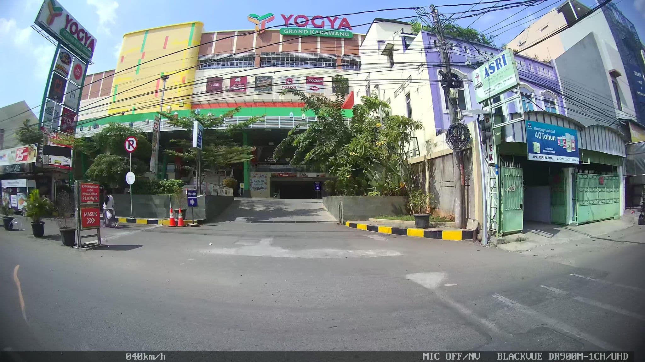 Street view near Hotel Dewi 2 karawang, Karawang — © kaart_2 (CC BY-SA · Mapillary)