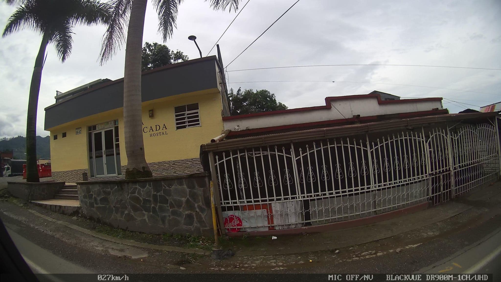 Street view near Hostal La Cascada, Calarcá — © kaart_2 (CC BY-SA · Mapillary)