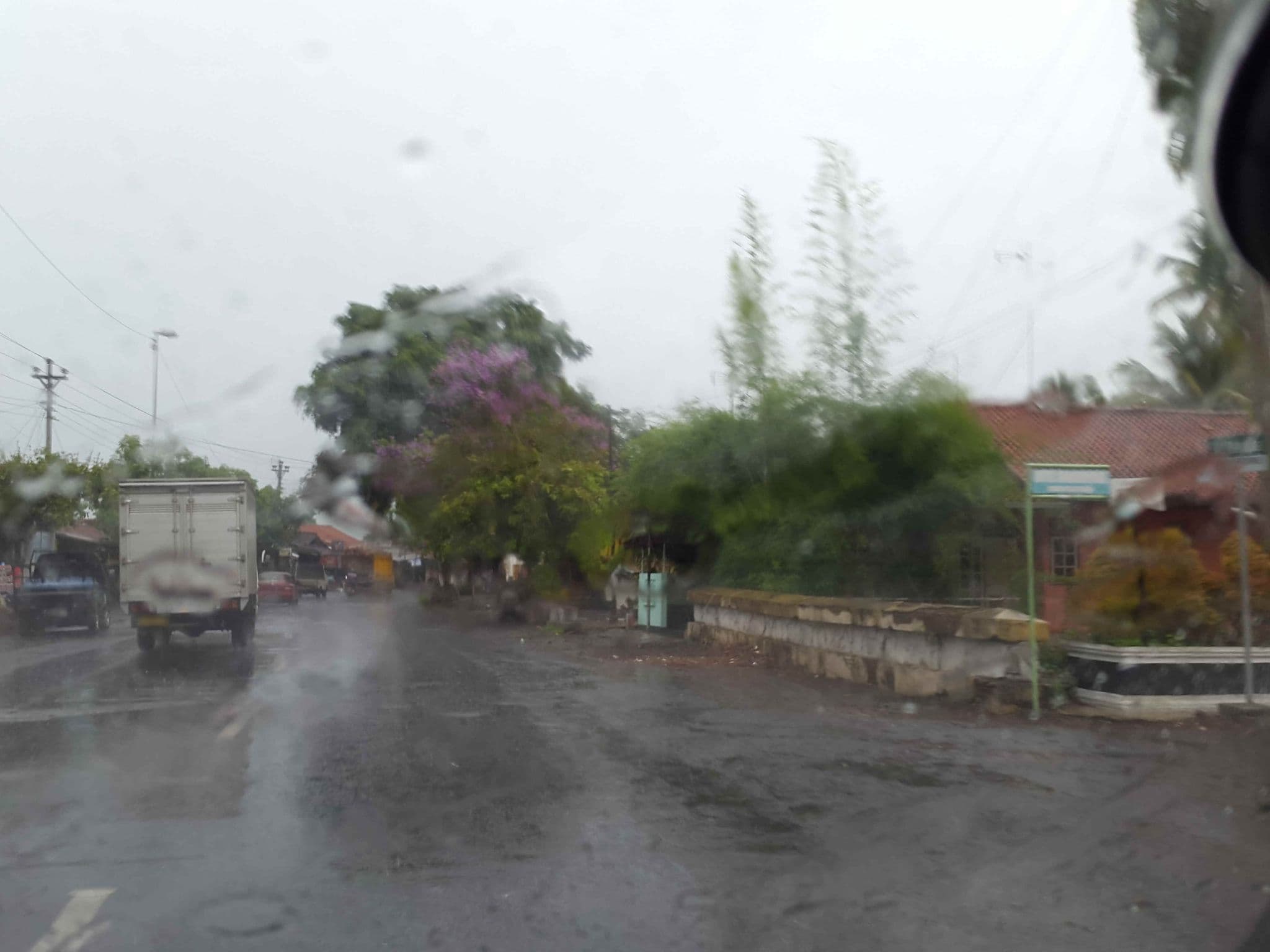 Street view near Hotel suronegaran purworejo, Kebon Gunung — © roadroid (CC BY-SA · Mapillary)