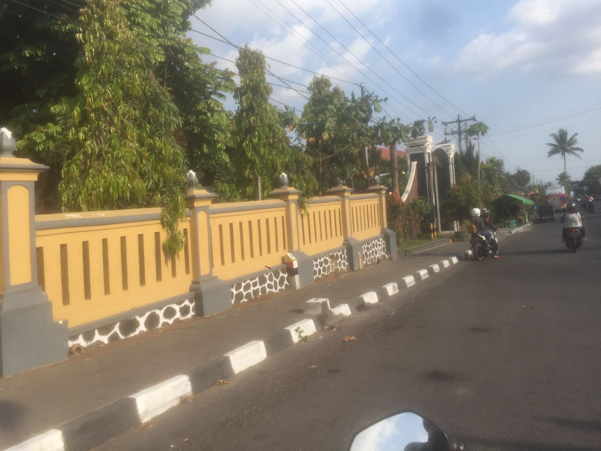 Street view near Tahata hotel, Sleman — © rifki (CC BY-SA · Mapillary)