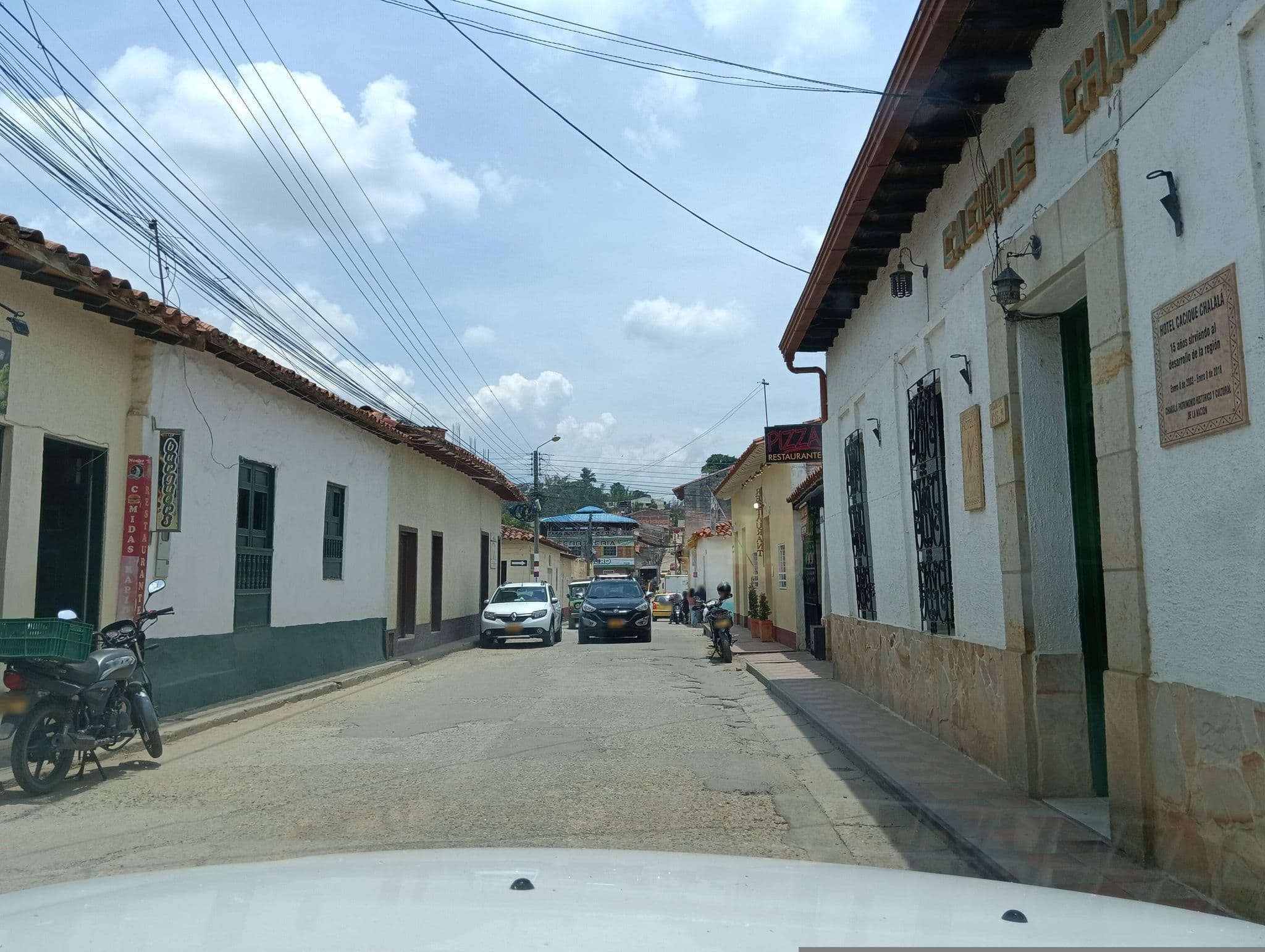 Street view near Hotel Cacique Chalalá, Coromoro — © leogiga (CC BY-SA · Mapillary)
