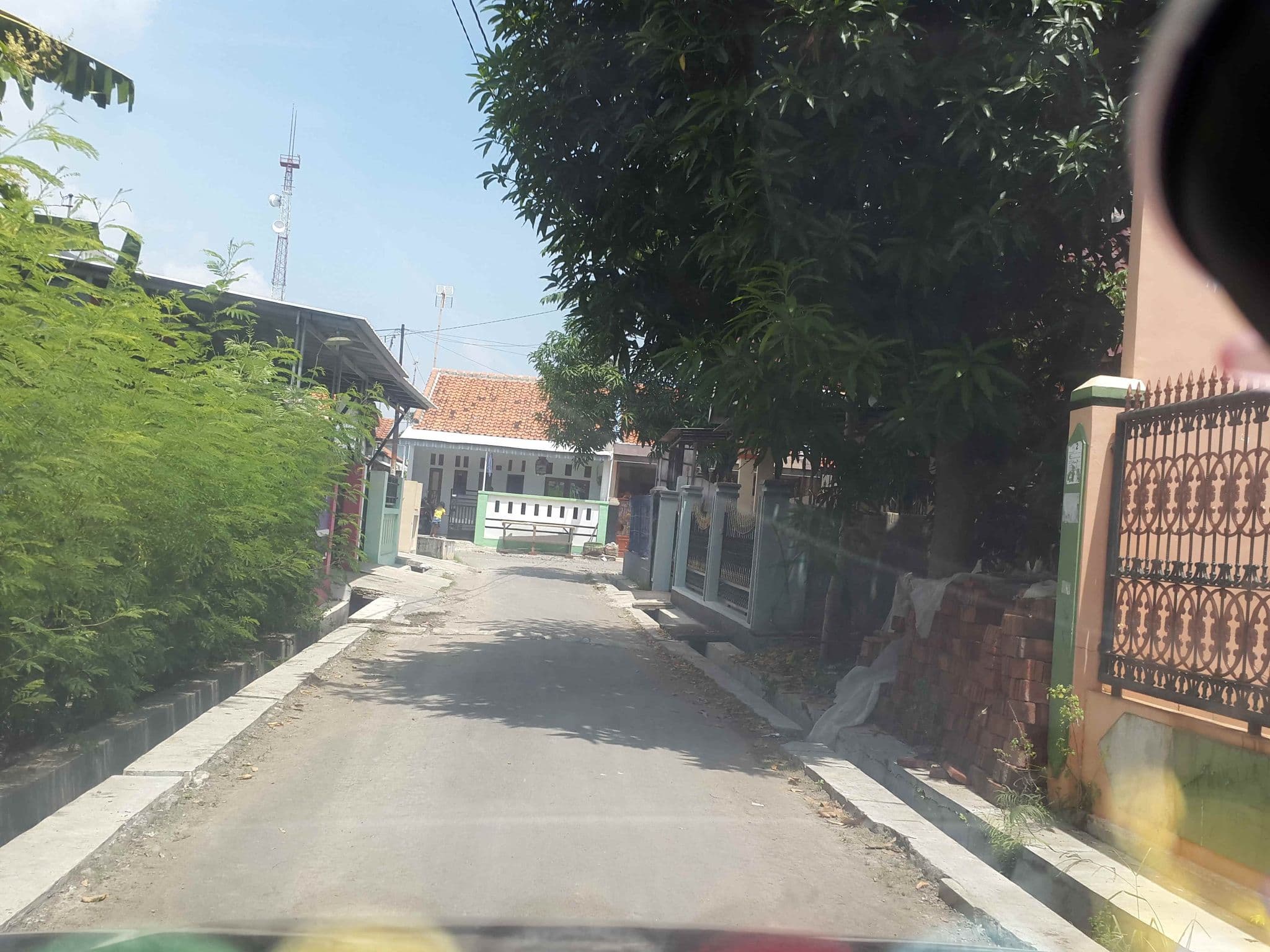 Street view near Cotel Sri Gintung, Tegal — © roadroid (CC BY-SA · Mapillary)