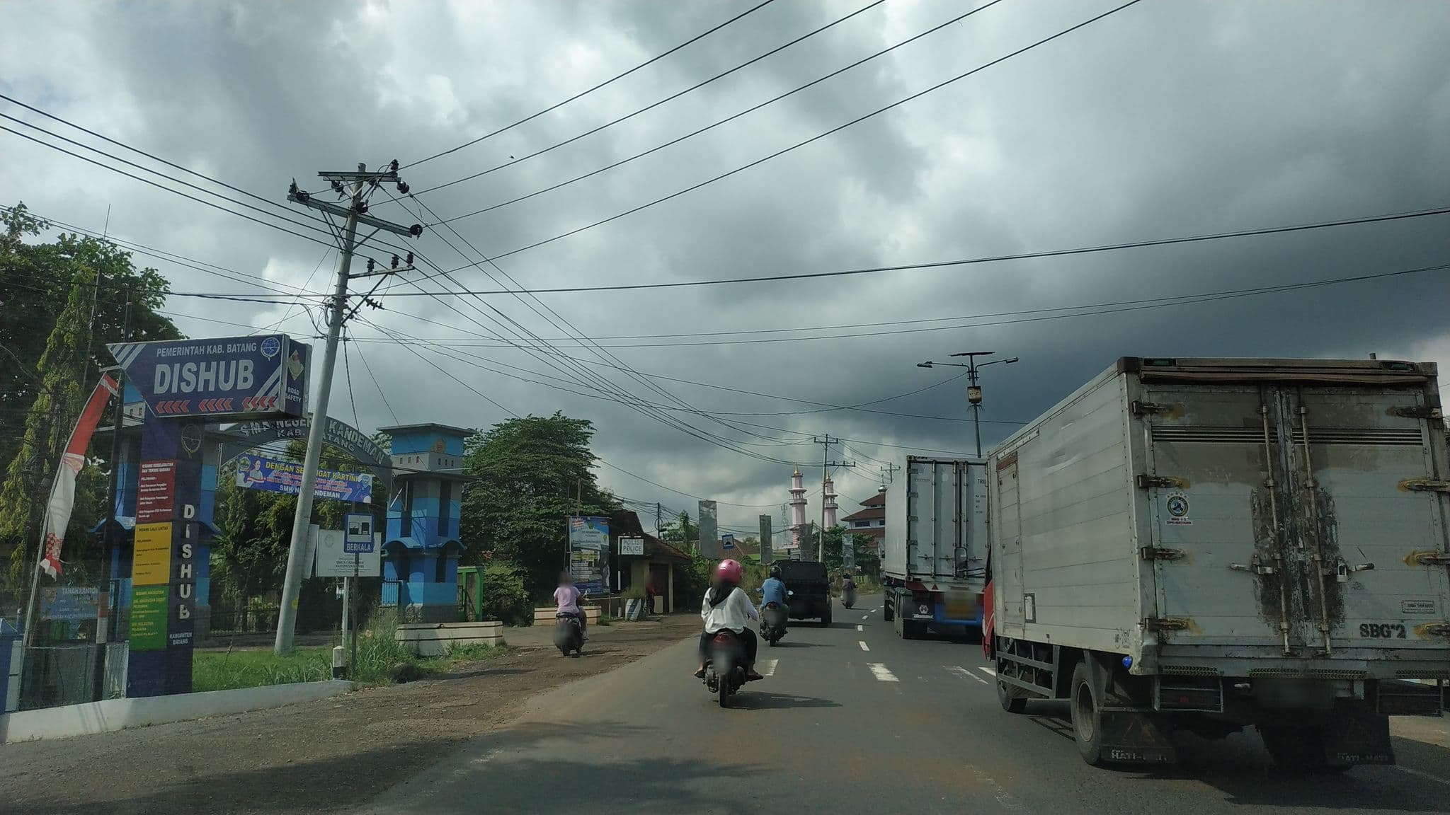 Street view near Posko Dishub somewhere before alas roban, Pekalongan — © zainabr (CC BY-SA · Mapillary)