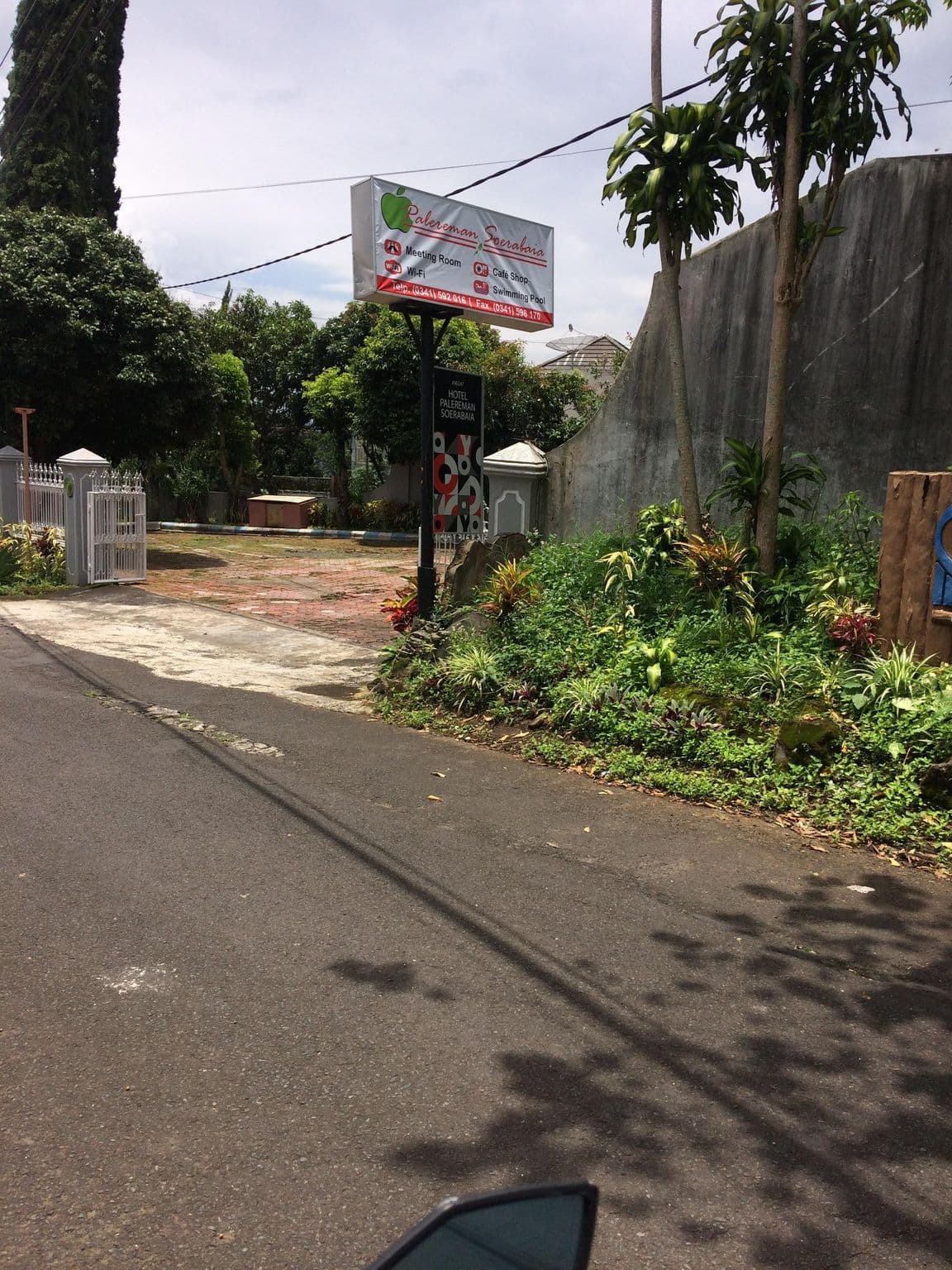 Street view near Palereman Soerabaia Hotel, Batu — © maphunter_id (CC BY-SA · Mapillary)