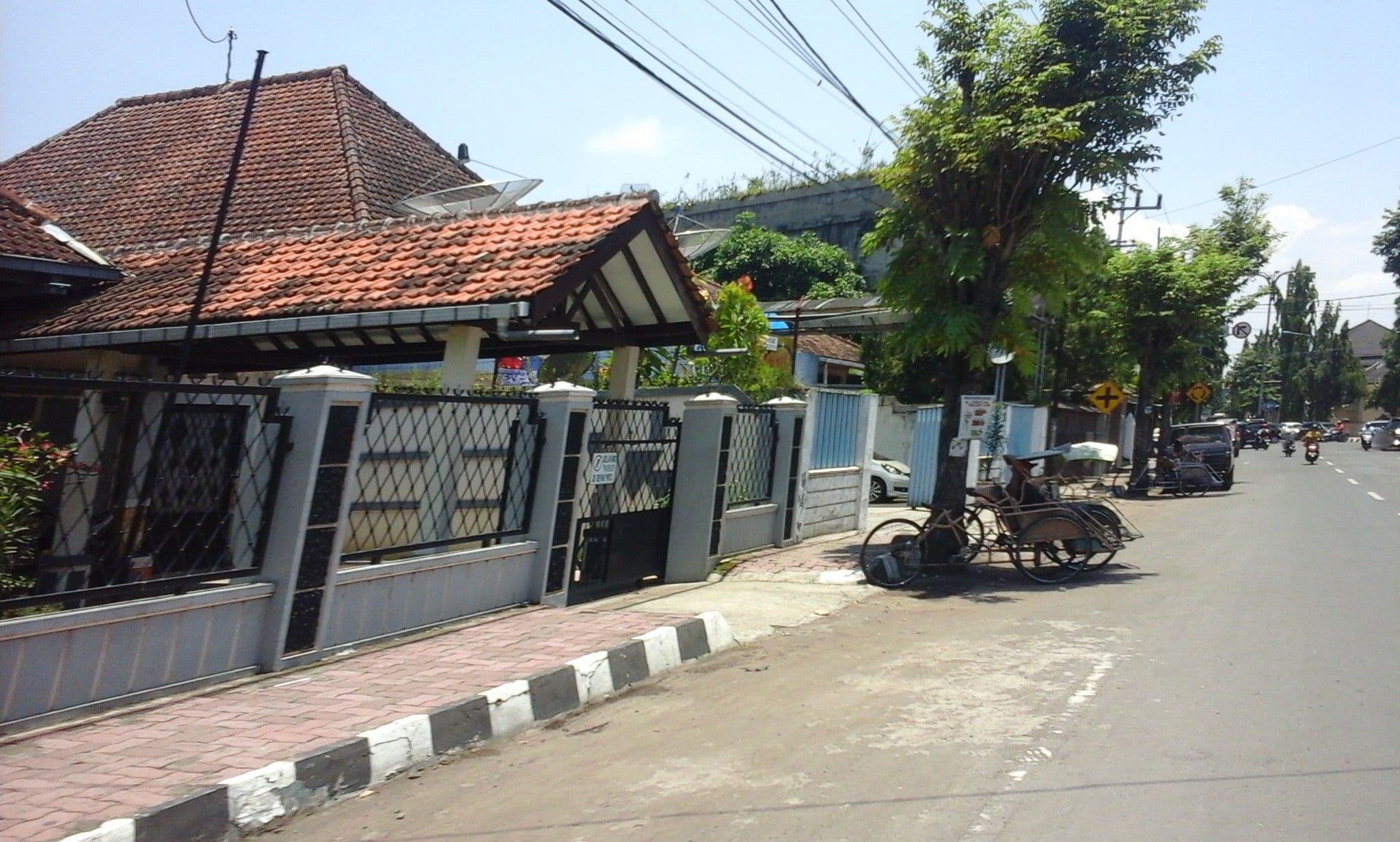 Street view near Hotel ASRI Jember, Jember — © arizalkawamuna (CC BY-SA · Mapillary)