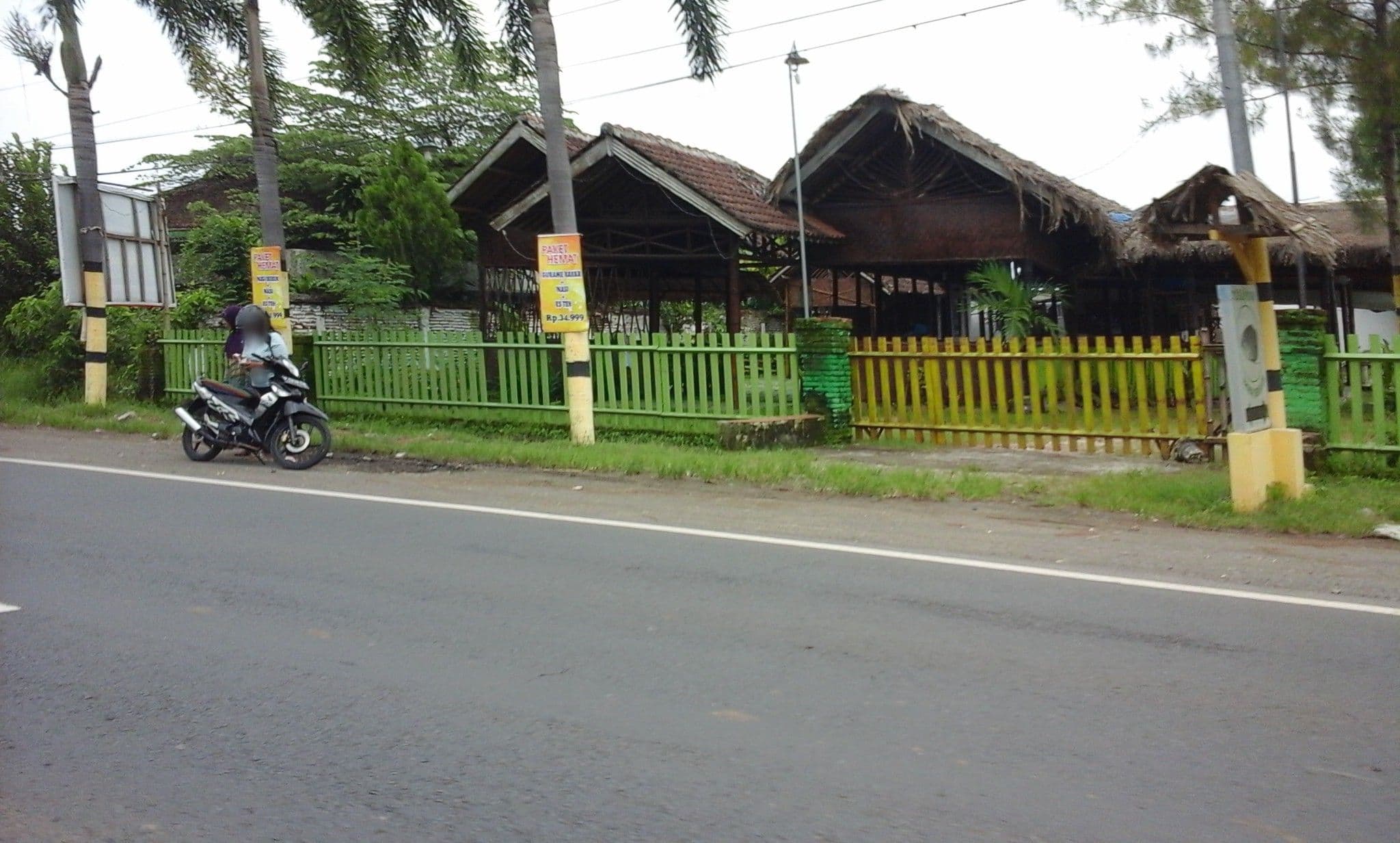 Street view near Penginapan Pecoro, Jember — © arizalkawamuna (CC BY-SA · Mapillary)