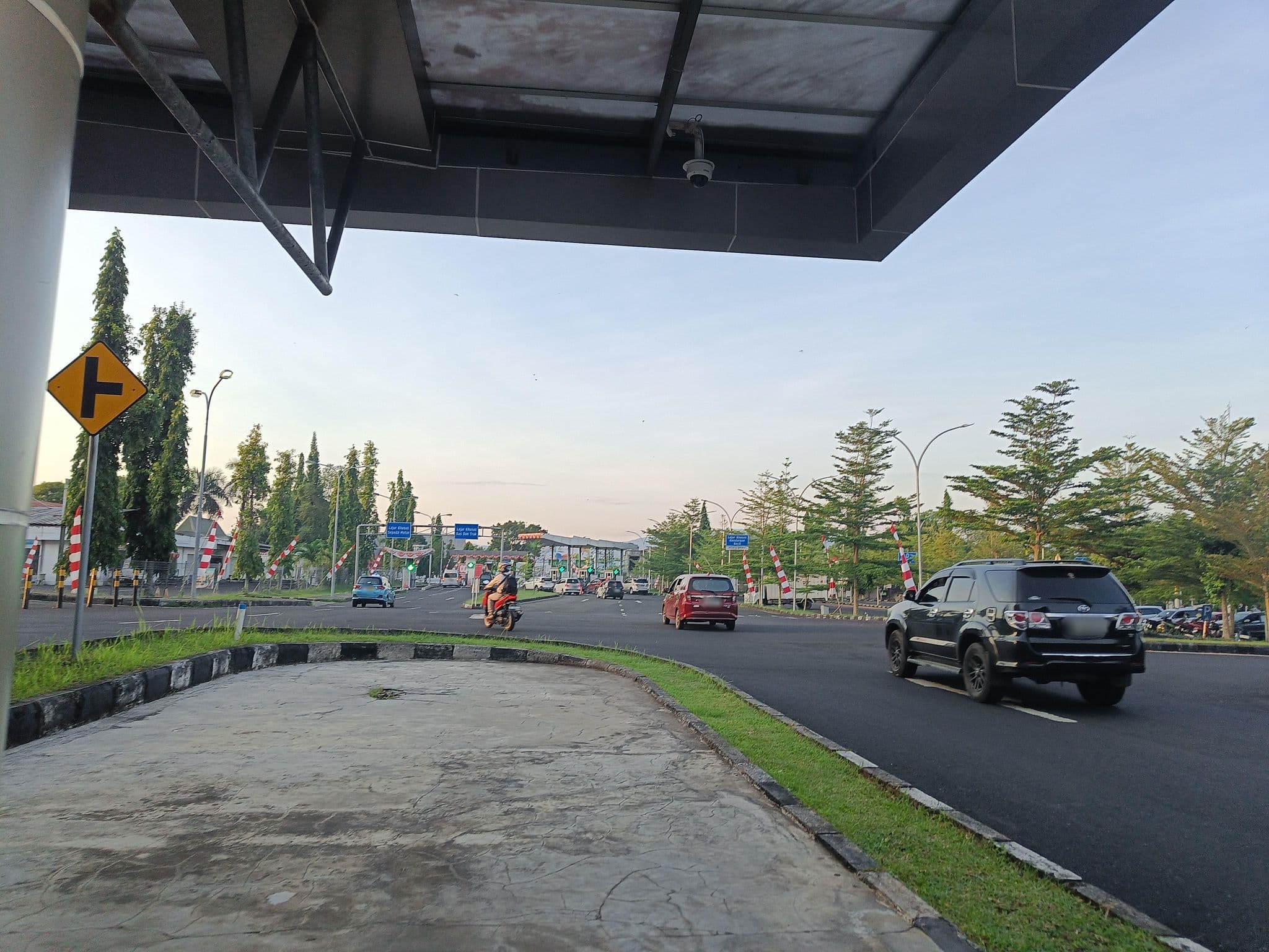 Street view near Fave Hotel Room 522, Laikit, Laikit II (Dimembe) — © hen0ch (CC BY-SA · Mapillary)