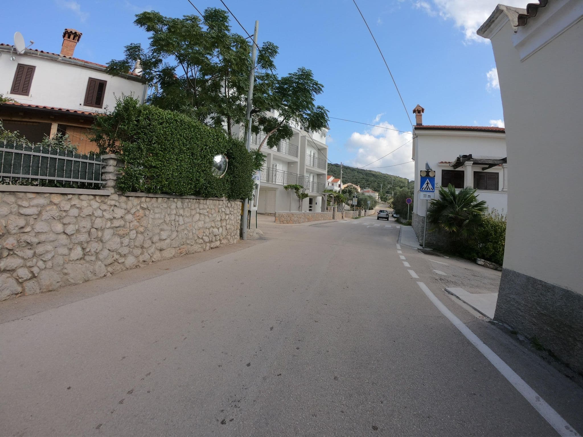 Street view near Apartments Mary, Cres — © joostjakob (CC BY-SA · Mapillary)