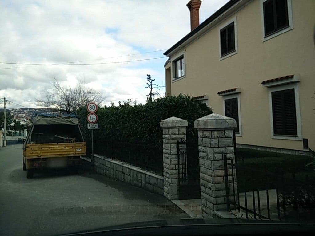 Street view near Apartments Garden Residence, Pobri — © bellazambo (CC BY-SA · Mapillary)
