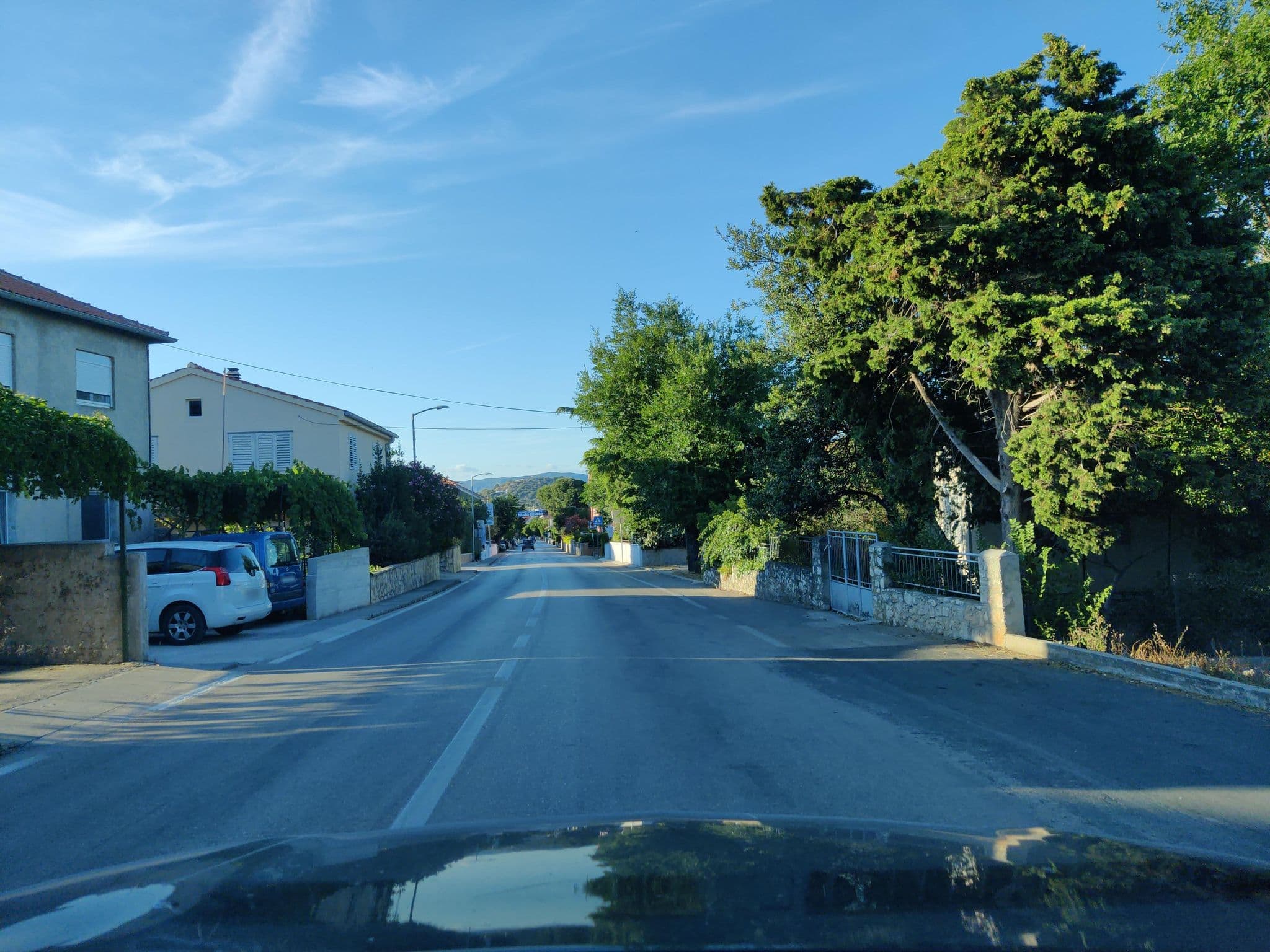 Street view near Jadranica - Apartmani B.J. Murter, Murter — © kietlak (CC BY-SA · Mapillary)