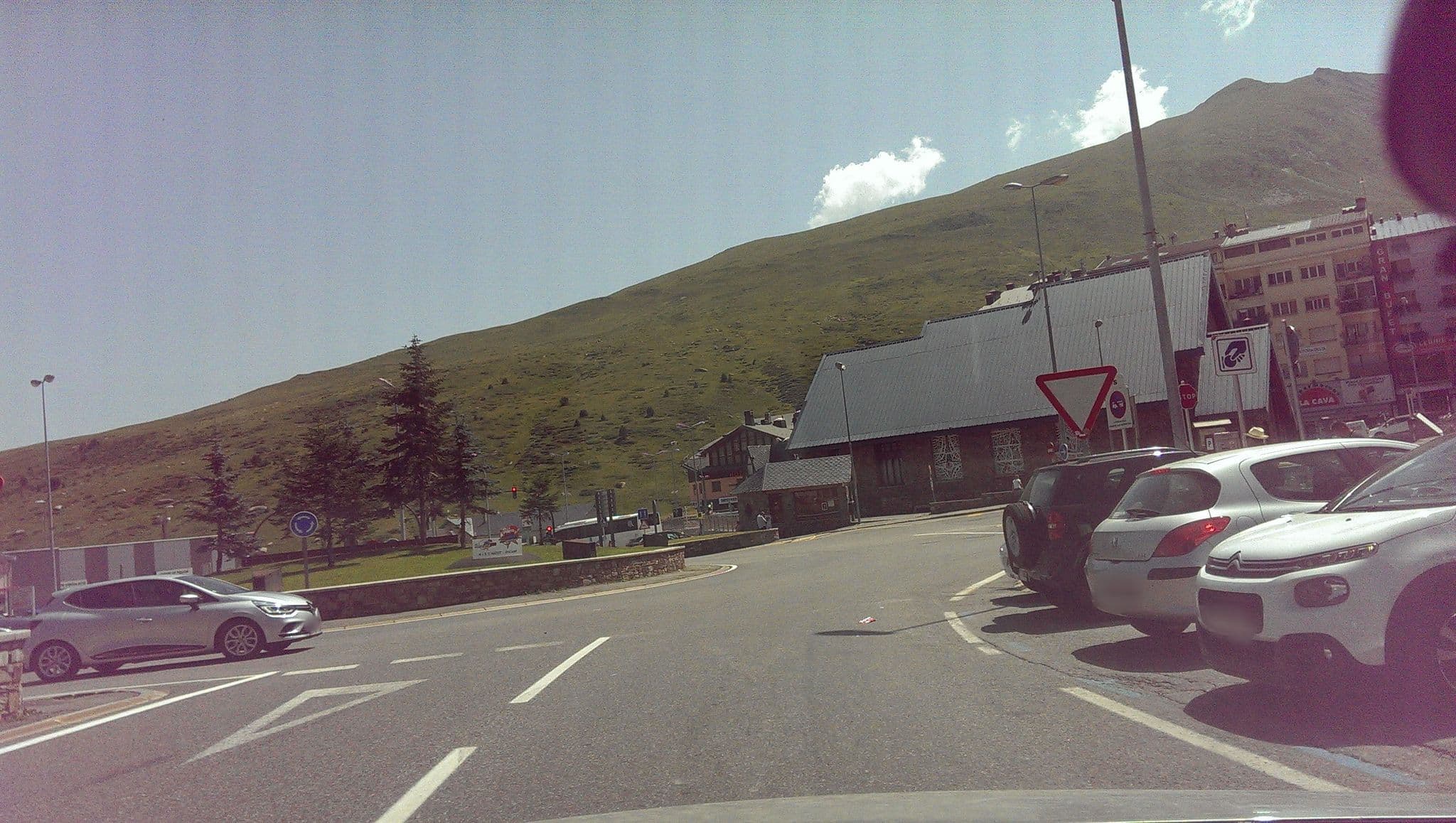 Street view near Hotel Panda, Pas de la Casa — © roraima (CC BY-SA · Mapillary)