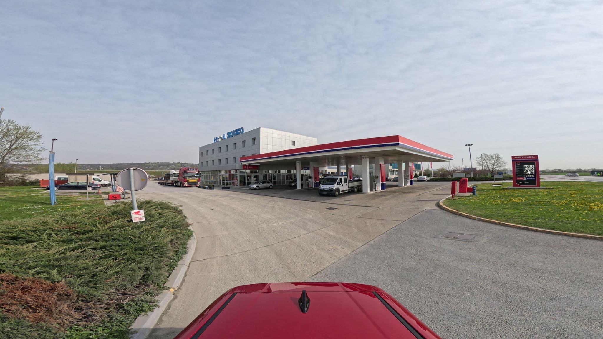 Street view near Hotel Zovko - N.I.K. Grupa, Slobodnica — © tomislavzen12 (CC BY-SA · Mapillary)