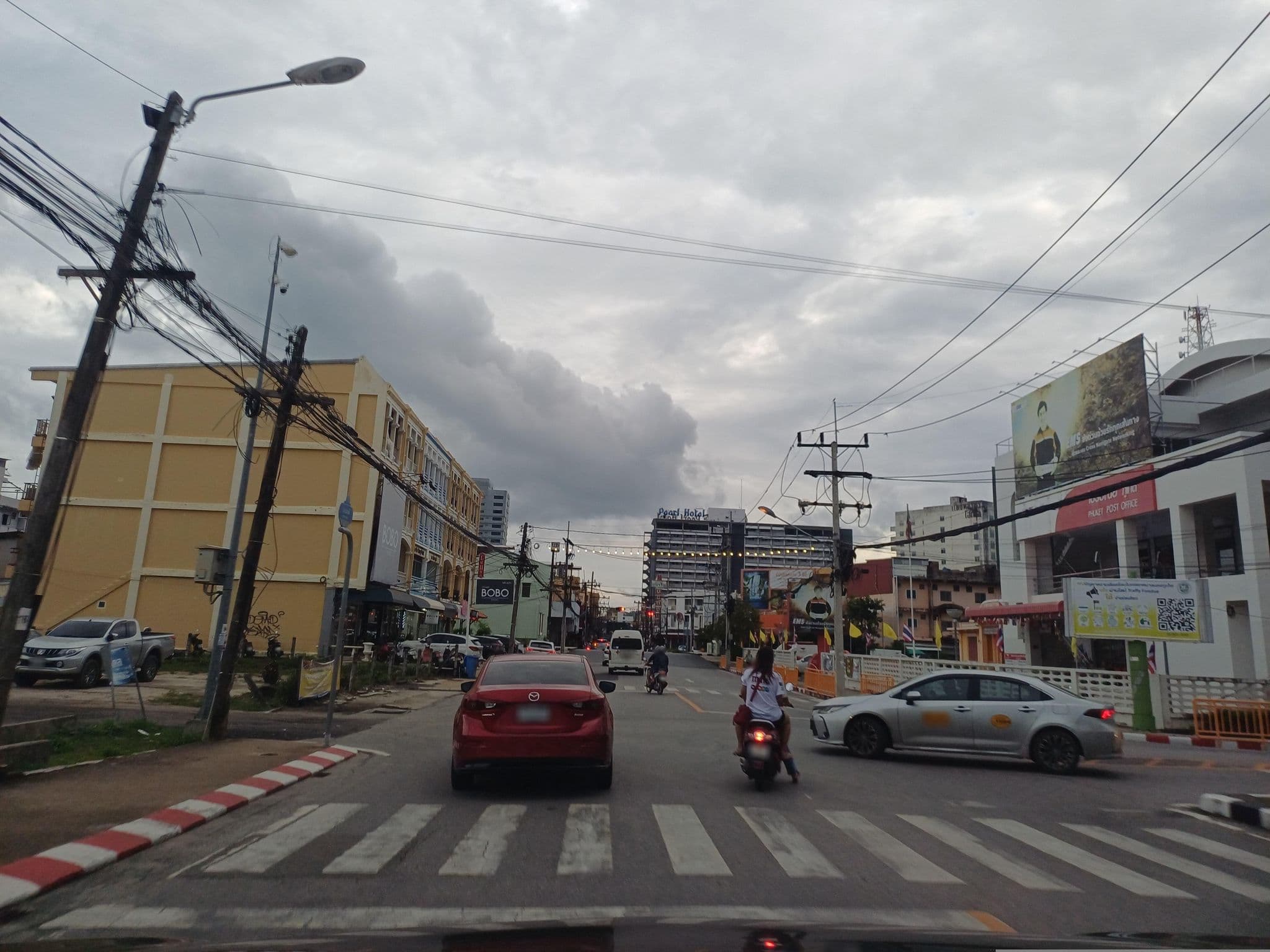 Street view near AMA Hostel, Ban Talat Yai — © EakMor (CC BY-SA · Mapillary)