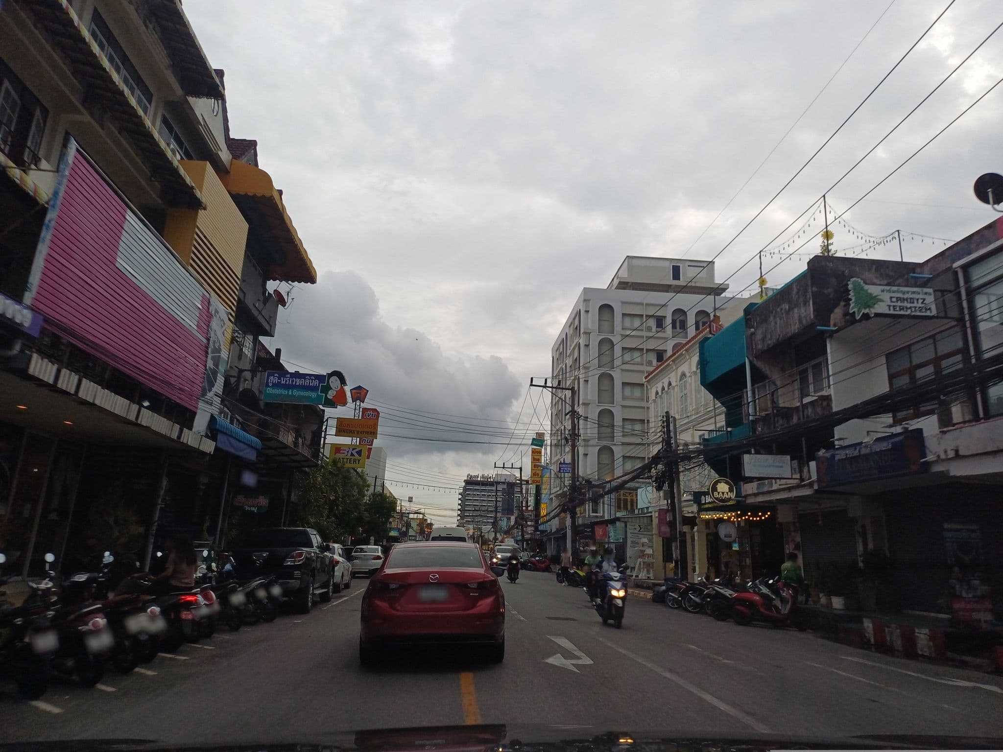 Street view near ภูเก็ตรีโซเทล, Ban Talat Yai — © EakMor (CC BY-SA · Mapillary)
