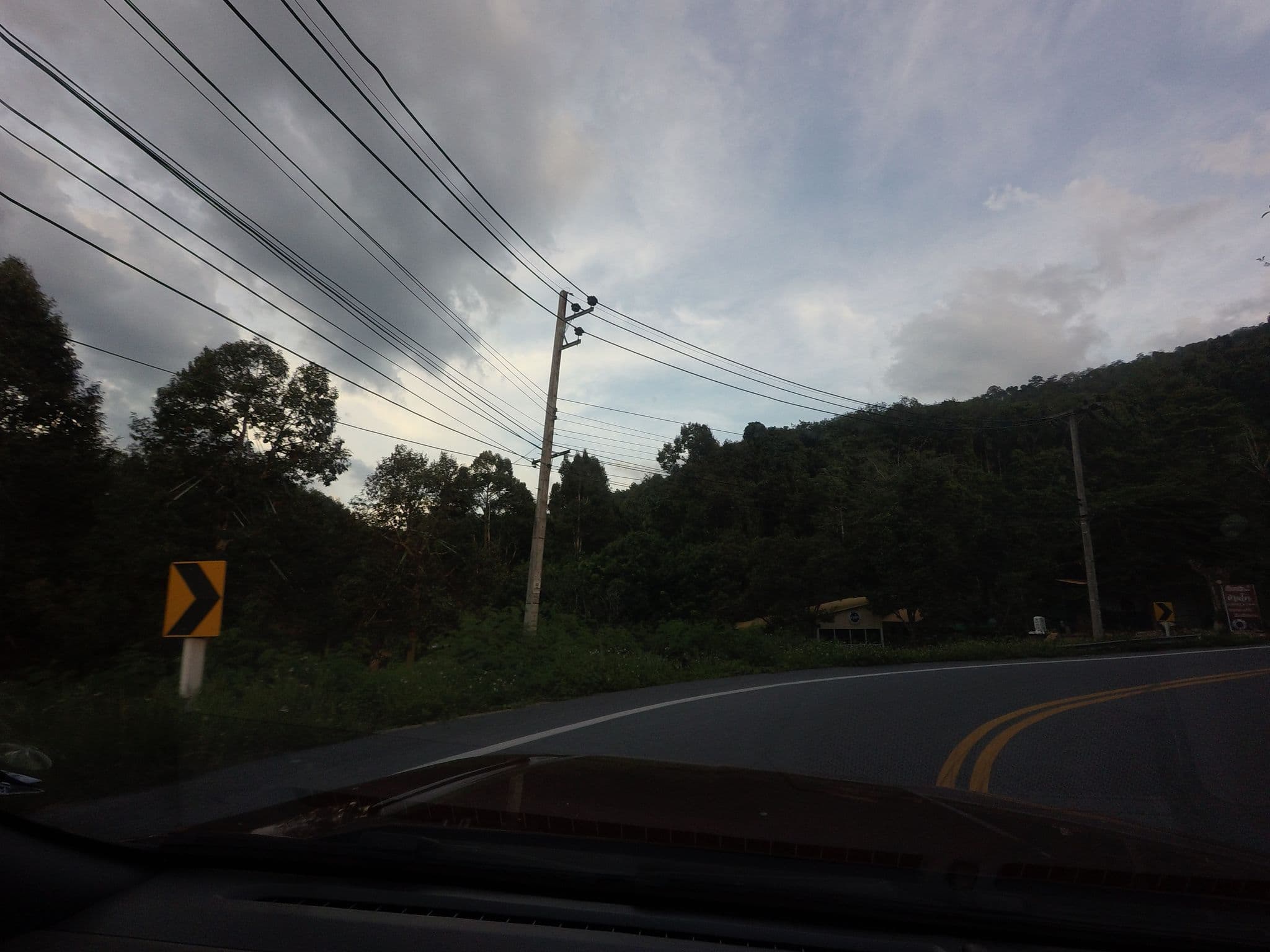 Street view near สวนตาหวาน, Betong — © mishari (CC BY-SA · Mapillary)