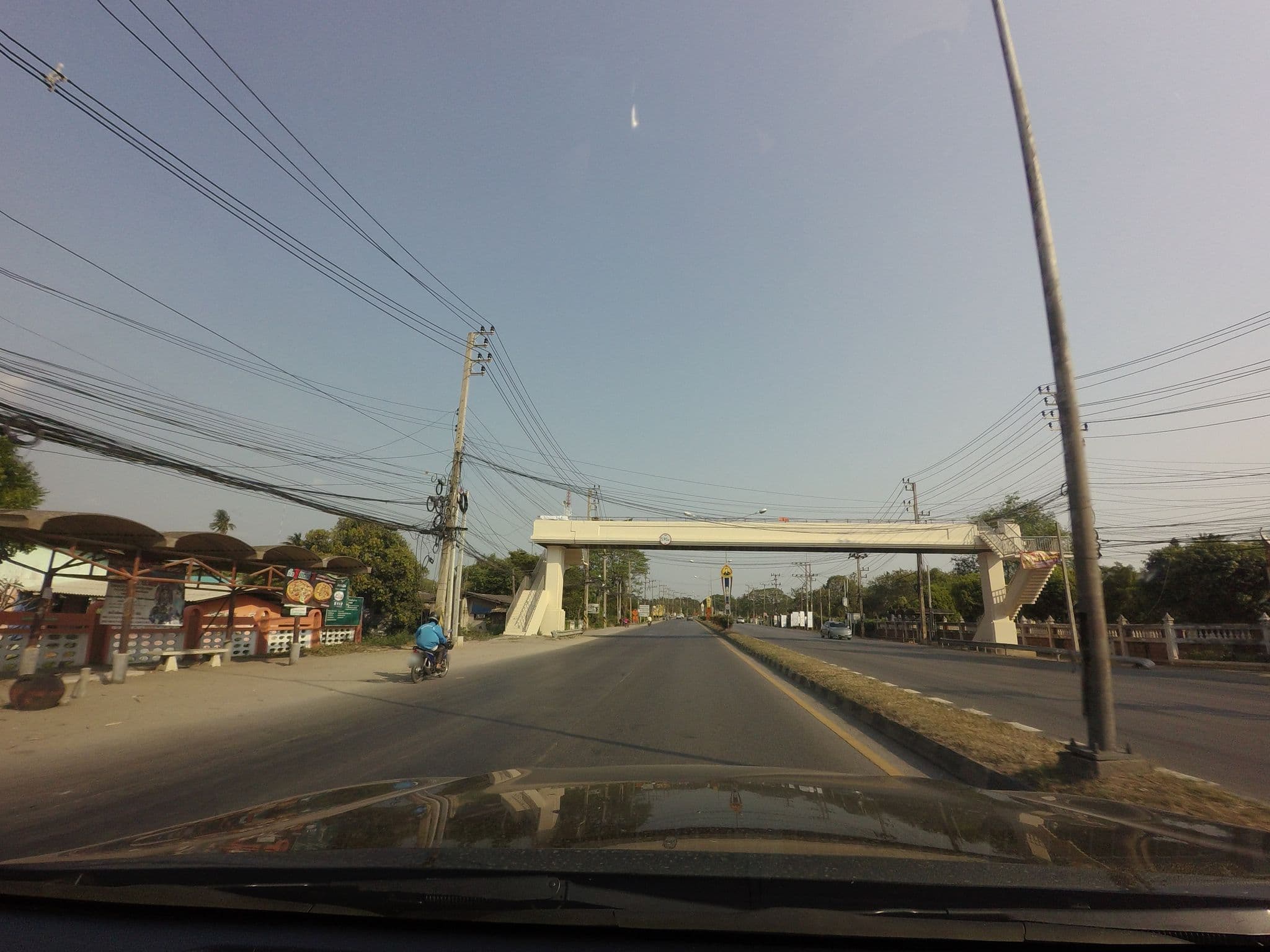 Street view near โรงแรมไทยนำ, Ban Pong — © mishari (CC BY-SA · Mapillary)