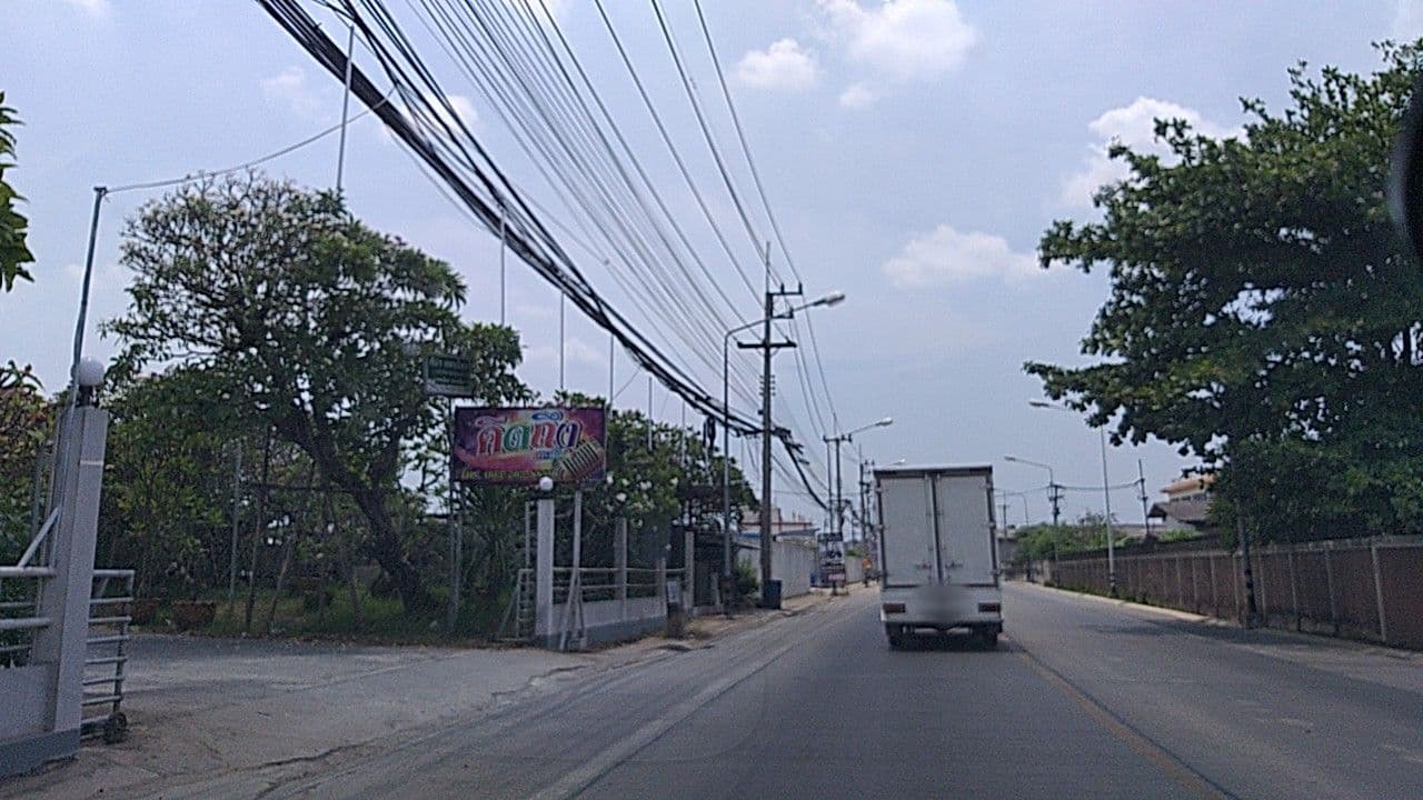 Street view near บ้านผู้หว่าน Room308 floor3, Sam Phran — © ozflor (CC BY-SA · Mapillary)