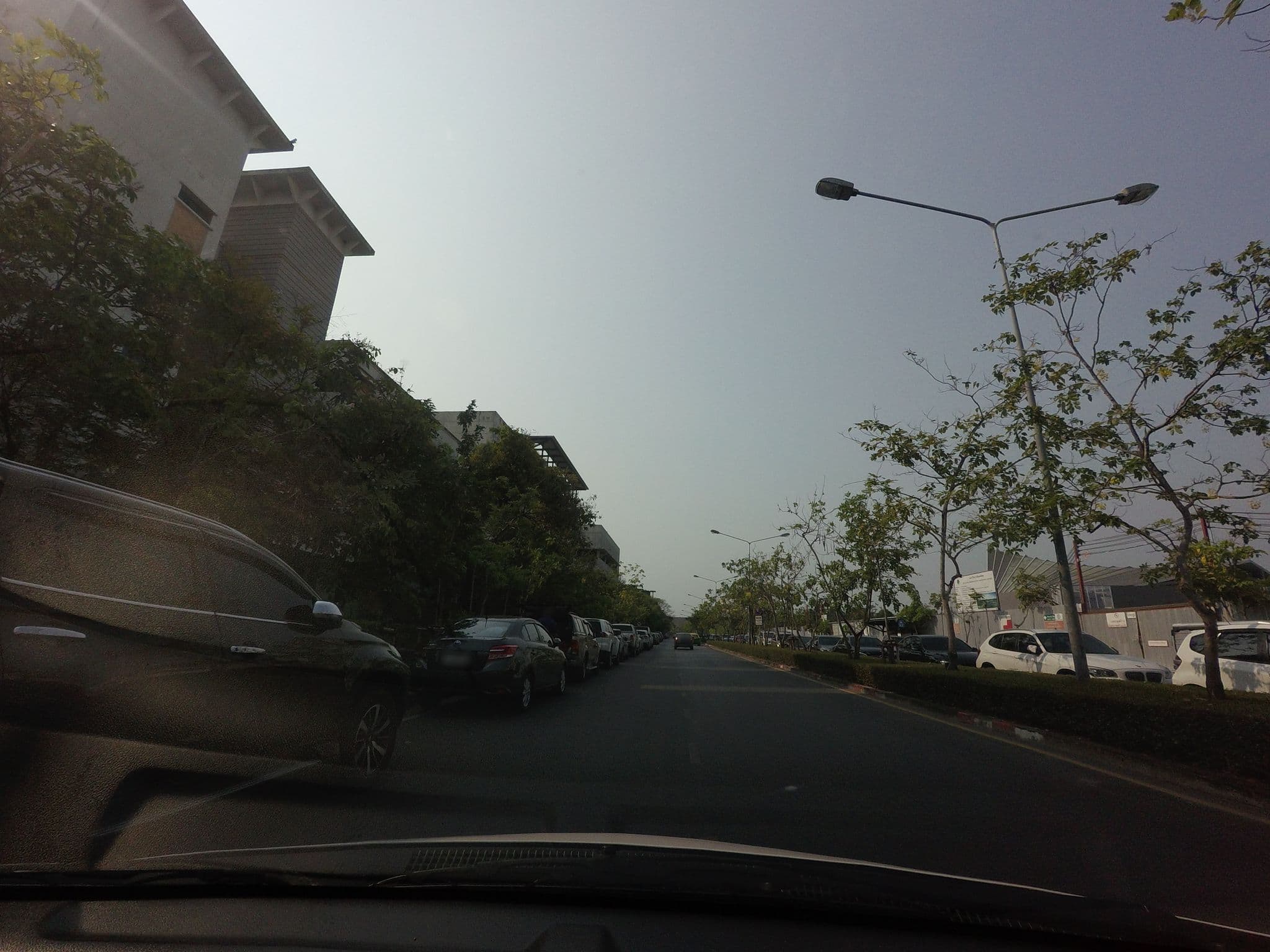 Street view near ศาลายาพาวิลเลี่ยน, Thawi Watthana — © mishari (CC BY-SA · Mapillary)