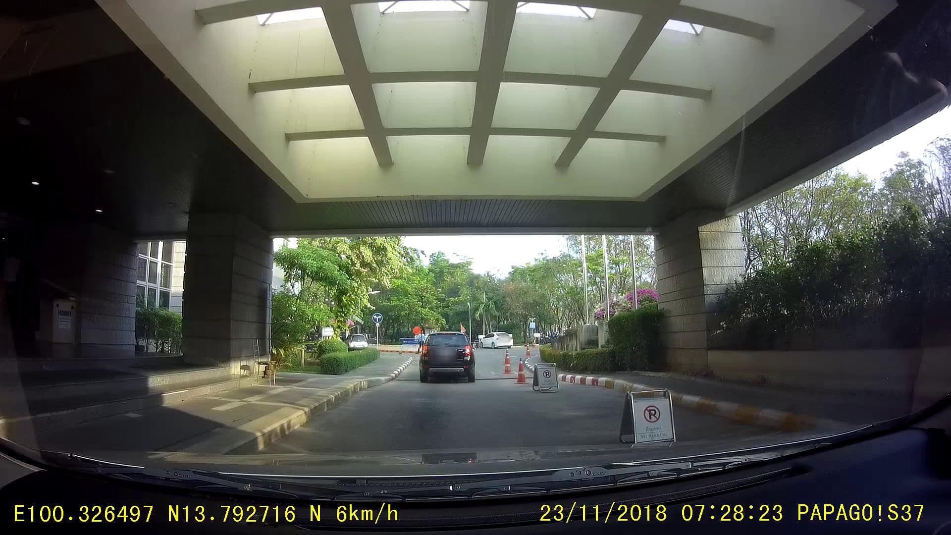 Street view near Narapirom Function Room, Thawi Watthana — © rusmanoon (CC BY-SA · Mapillary)