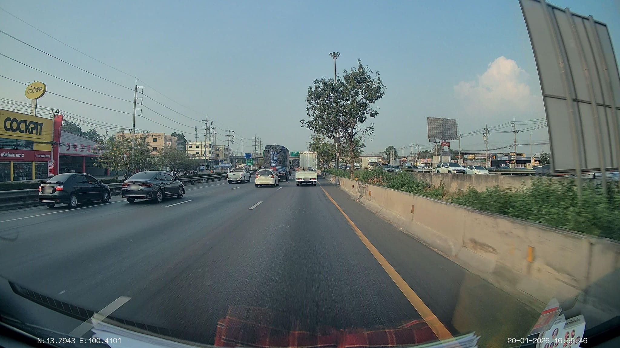 Street view near The Crowne Plaze Hotel, Thawi Watthana — © ThailandCambodia (CC BY-SA · Mapillary)