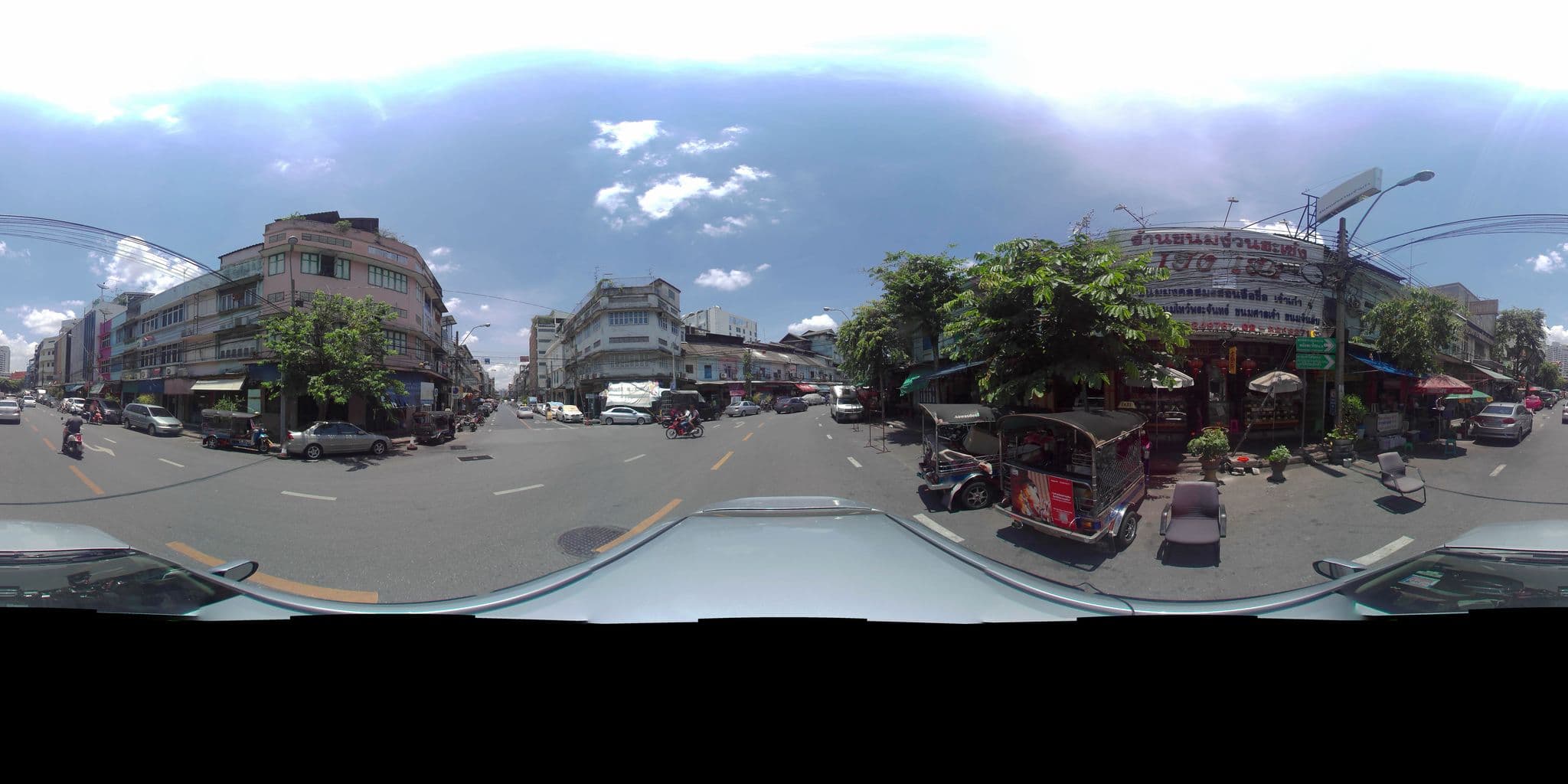 Street view near Live Local, Samphantawong — © P05466 (CC BY-SA · Mapillary)