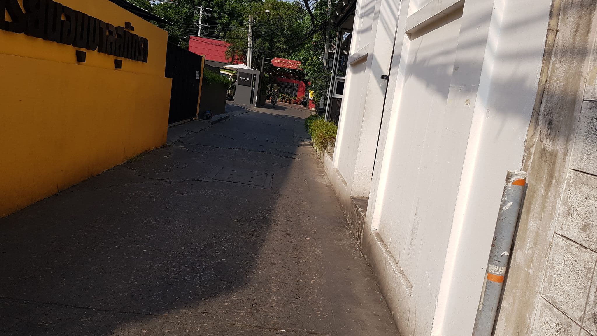 Street view near Ibrik Resort Hotel, Siriraj — © igorzo (CC BY-SA · Mapillary)