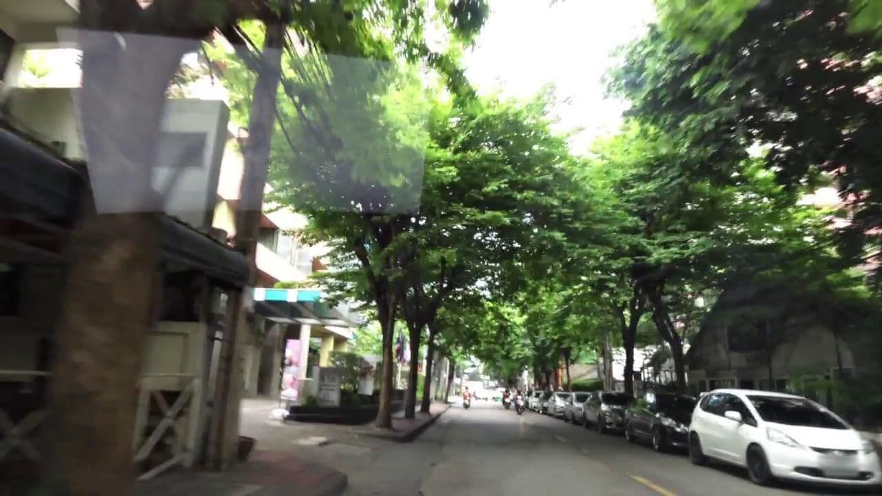 Street view near Seveneden, Bang Rak — © toffy (CC BY-SA · Mapillary)